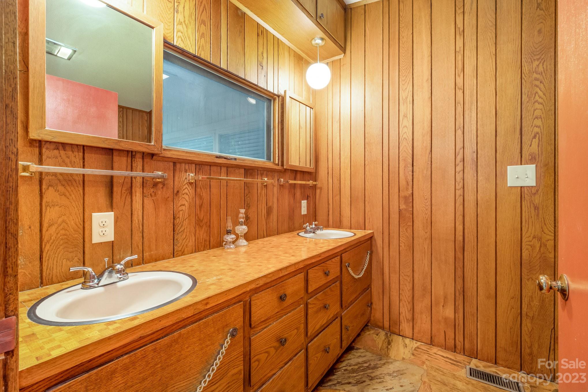 2756 Peachtree Road Property Photo 26