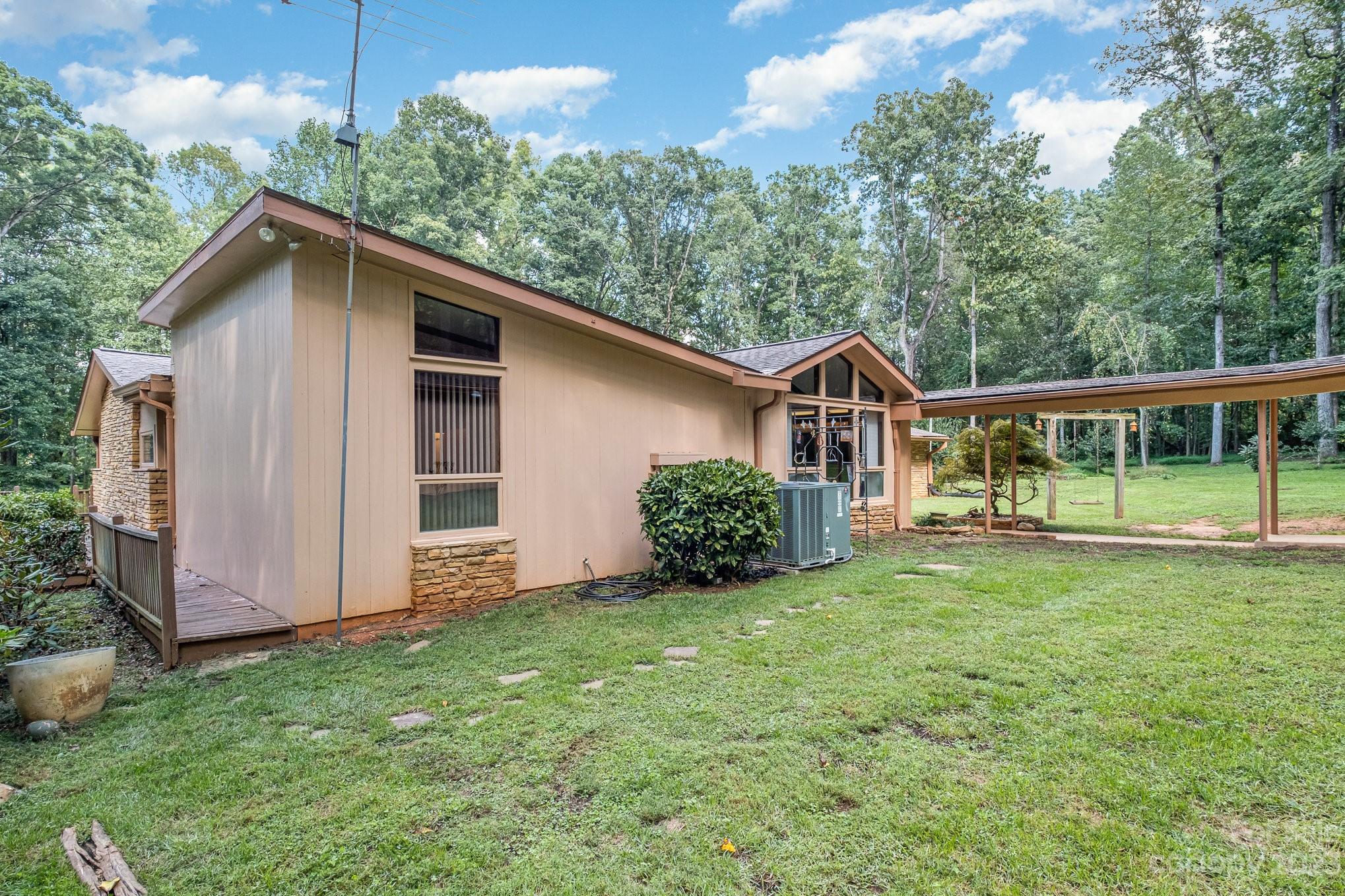 2756 Peachtree Road Property Photo 37