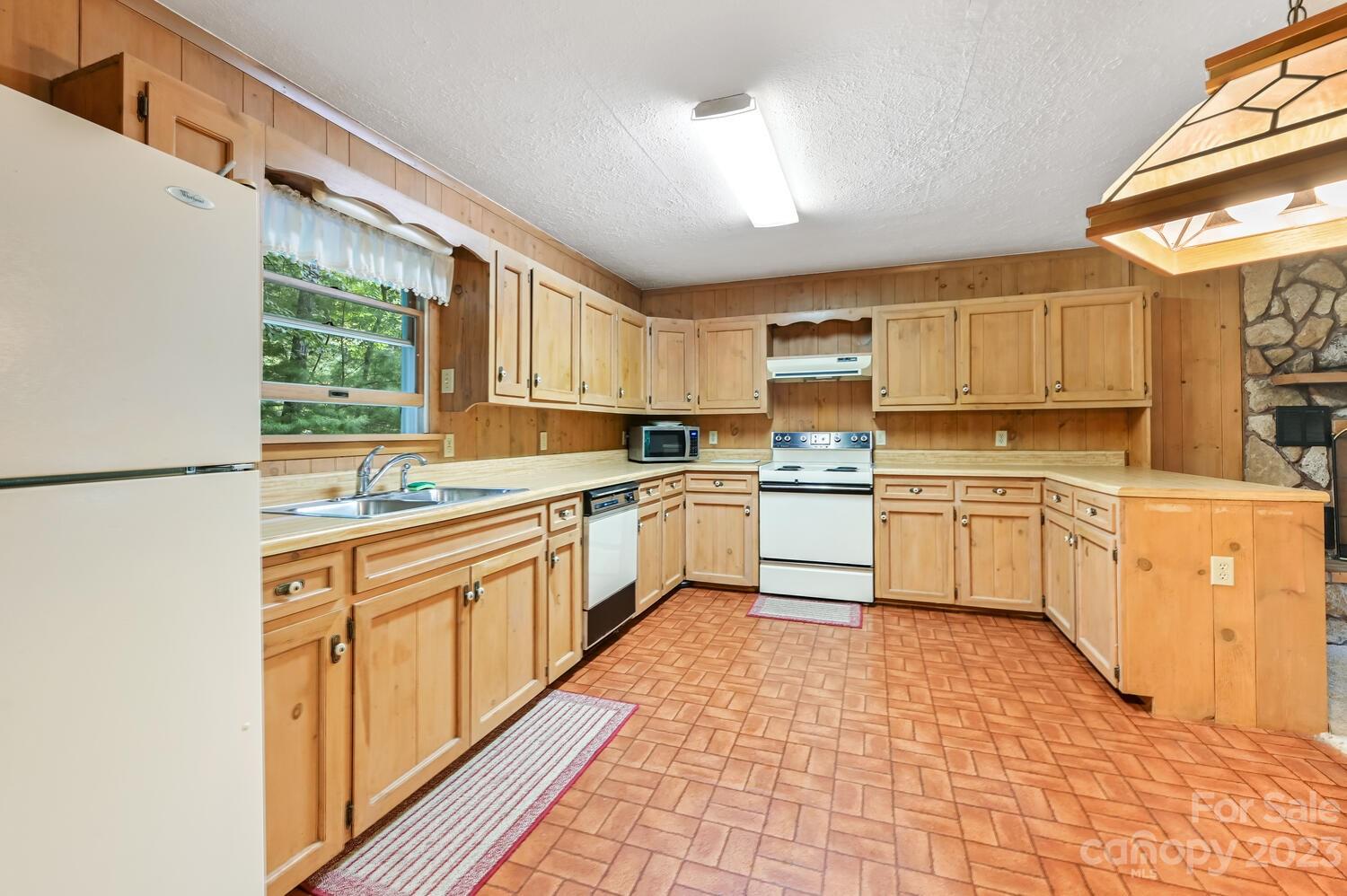184 Harvey Osteen Road Property Photo 6