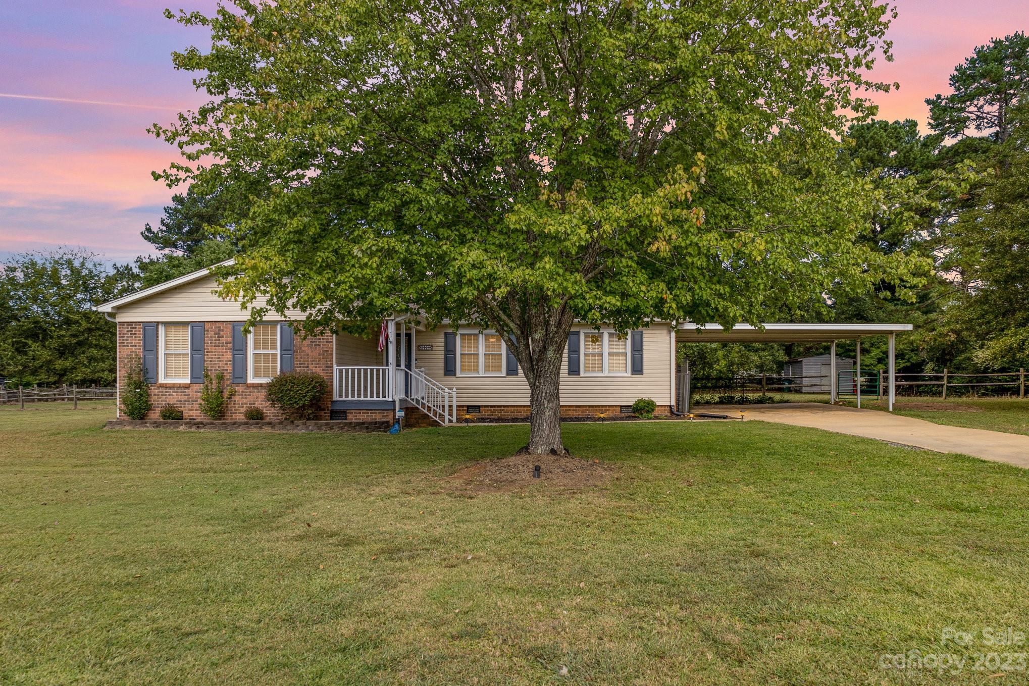 2116 Willow Lane Property Photo 1