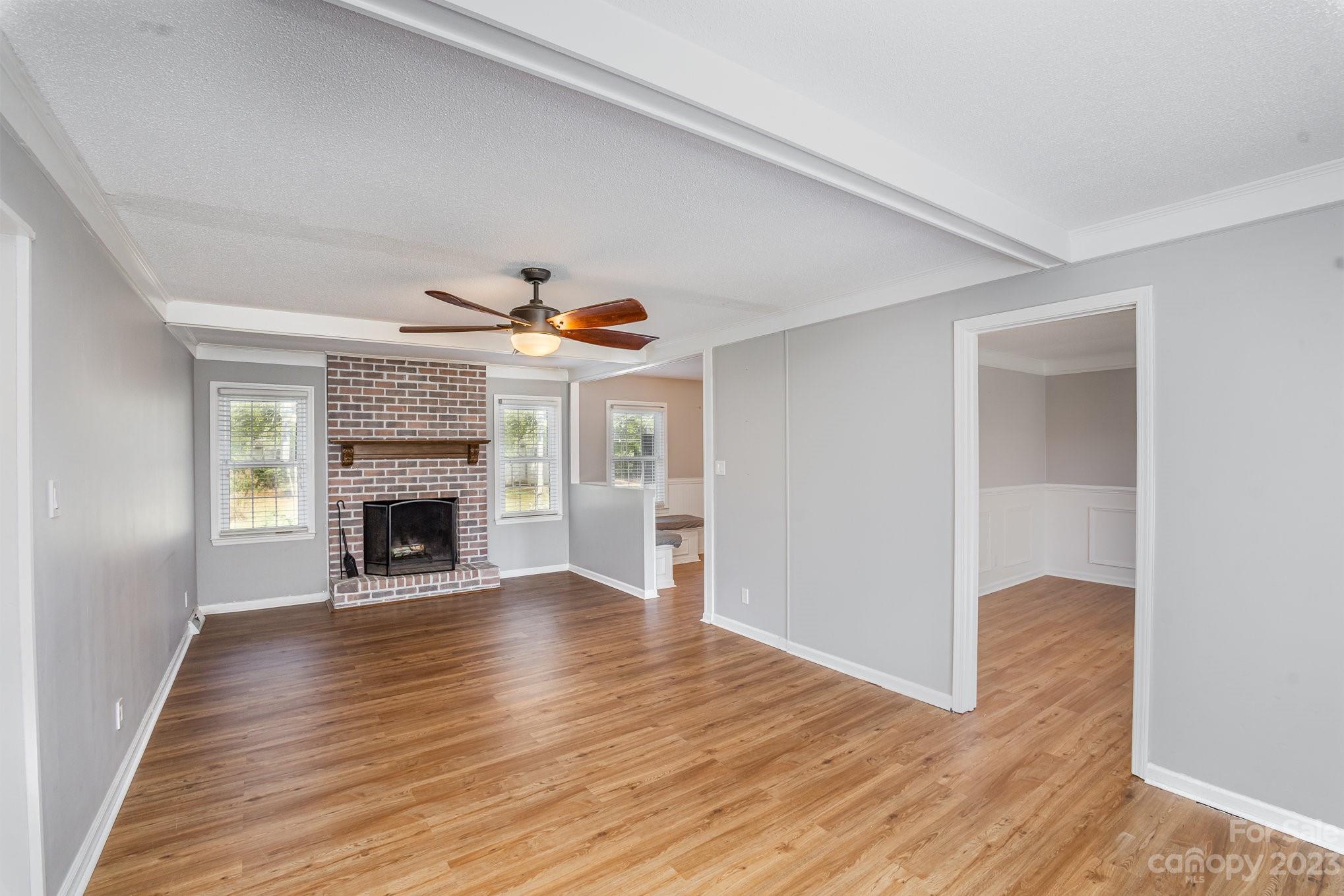 2116 Willow Lane Property Photo 3