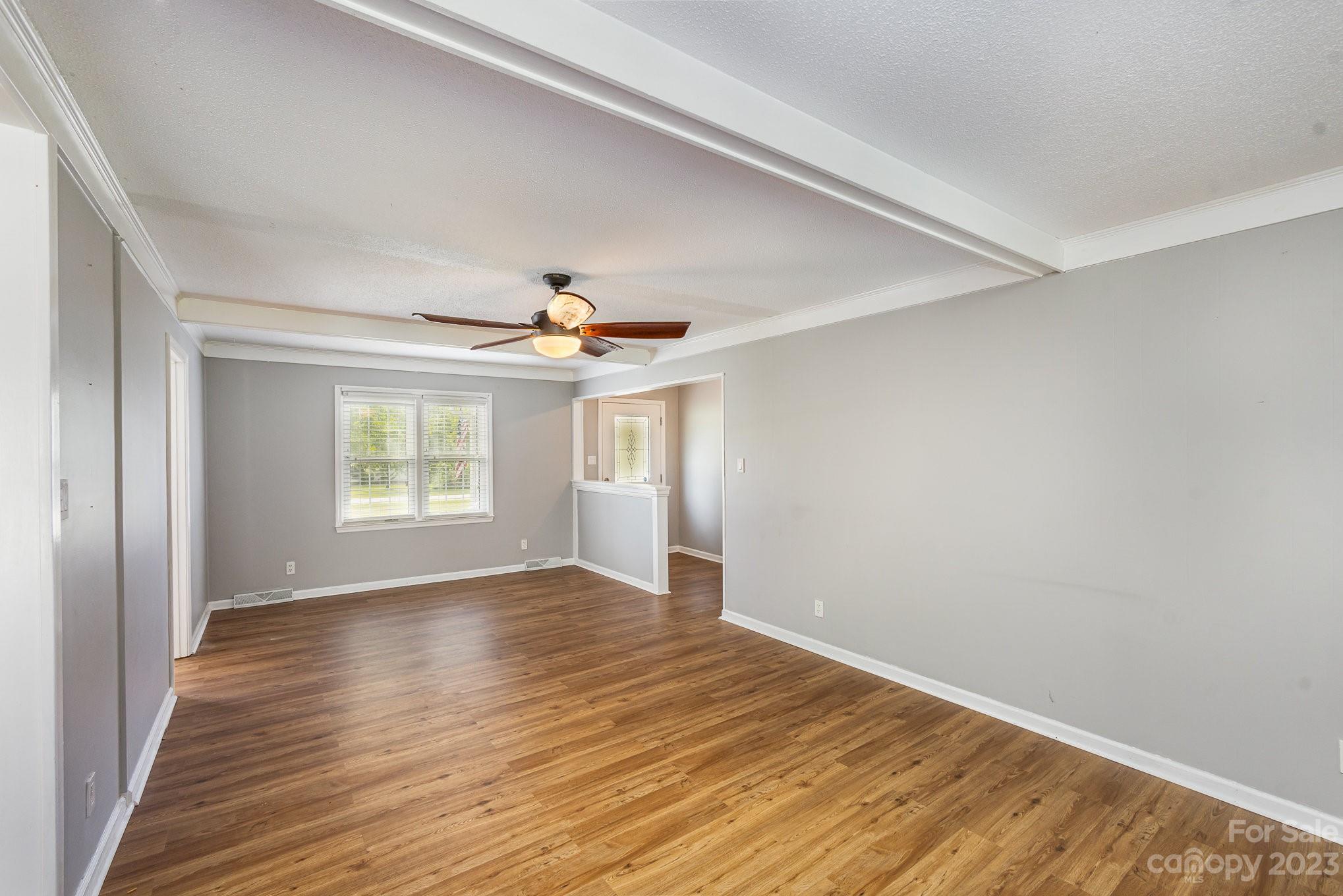 2116 Willow Lane Property Photo 5