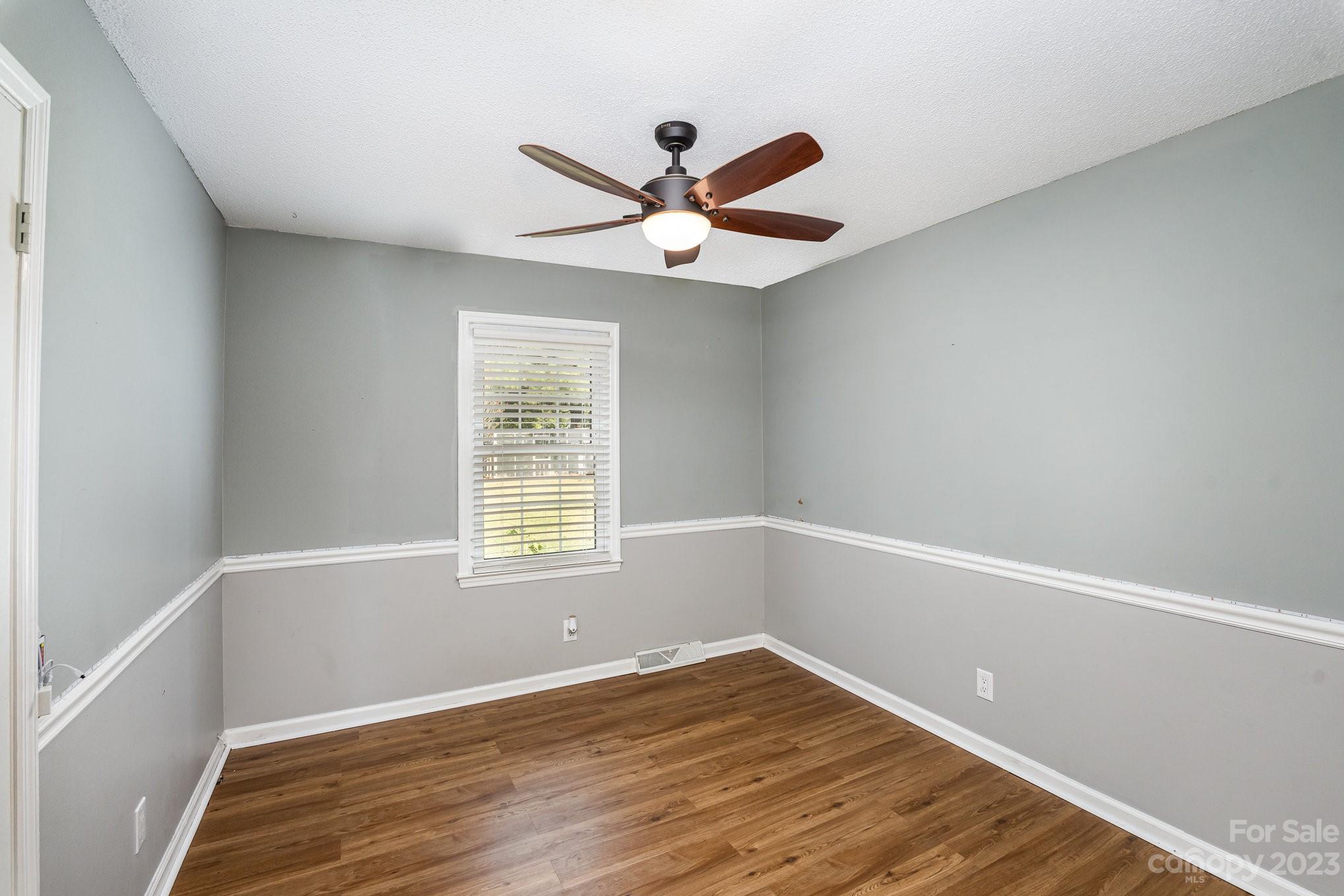 2116 Willow Lane Property Photo 14