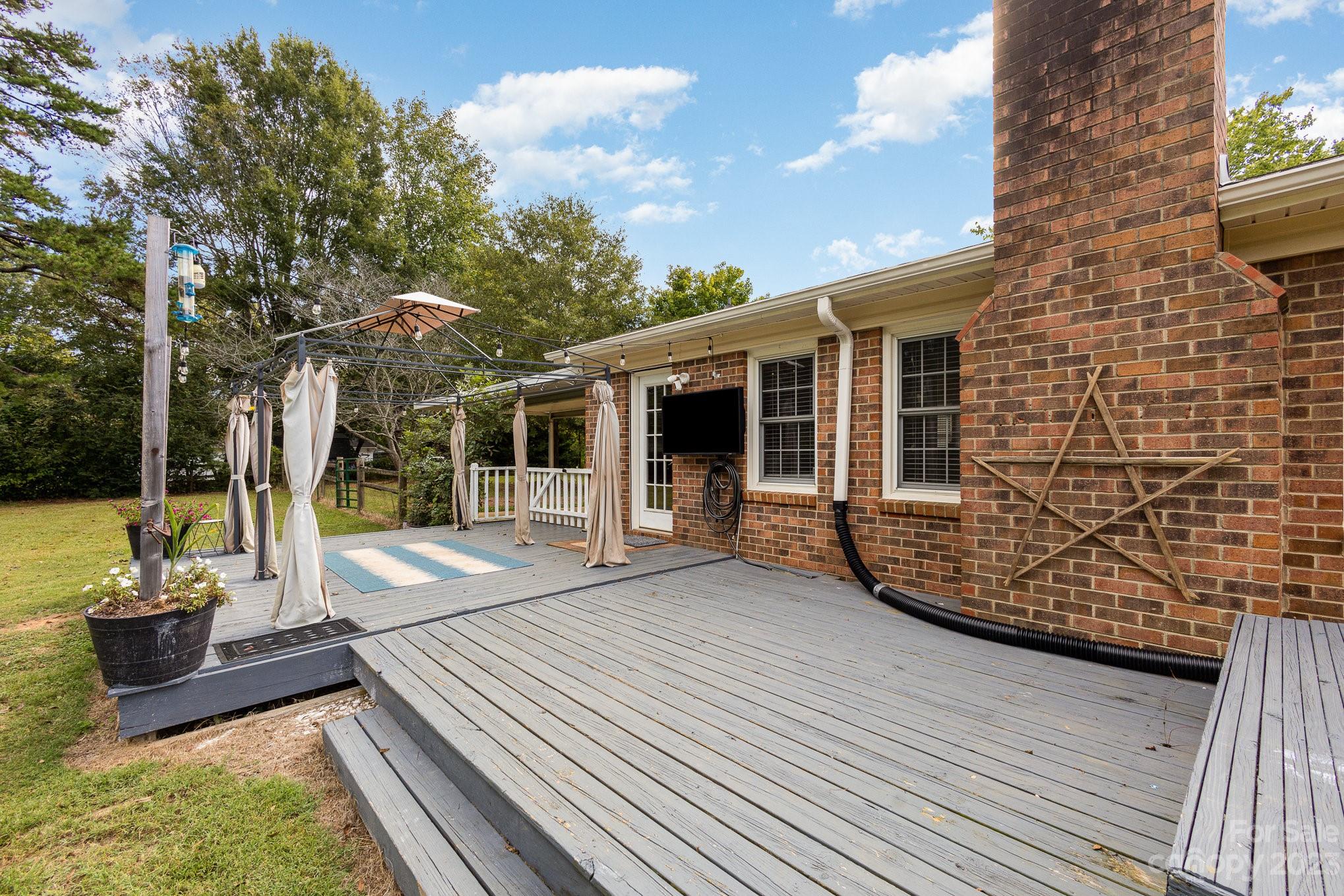 2116 Willow Lane Property Photo 19