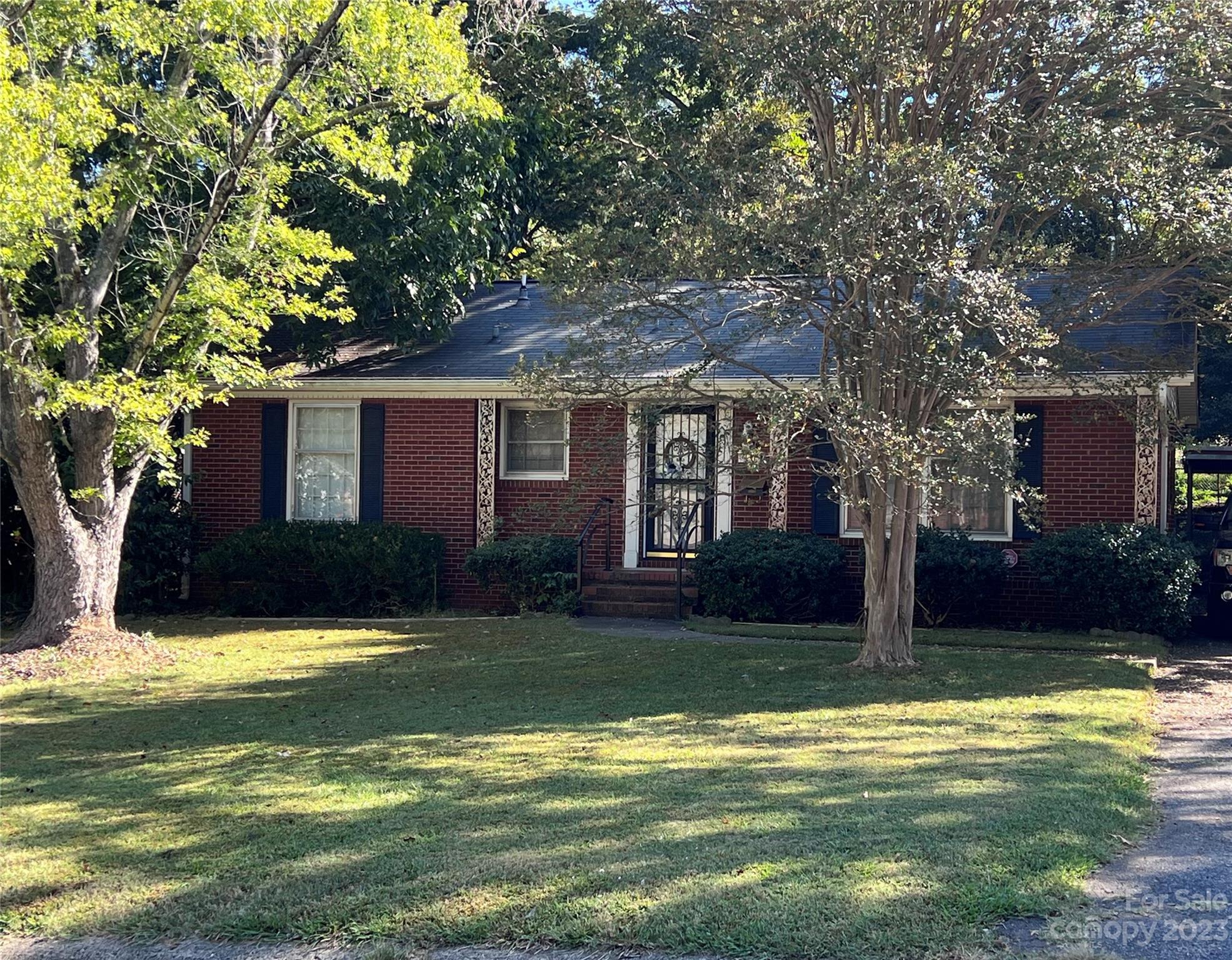 6727 Woodstream Drive Property Photo 1