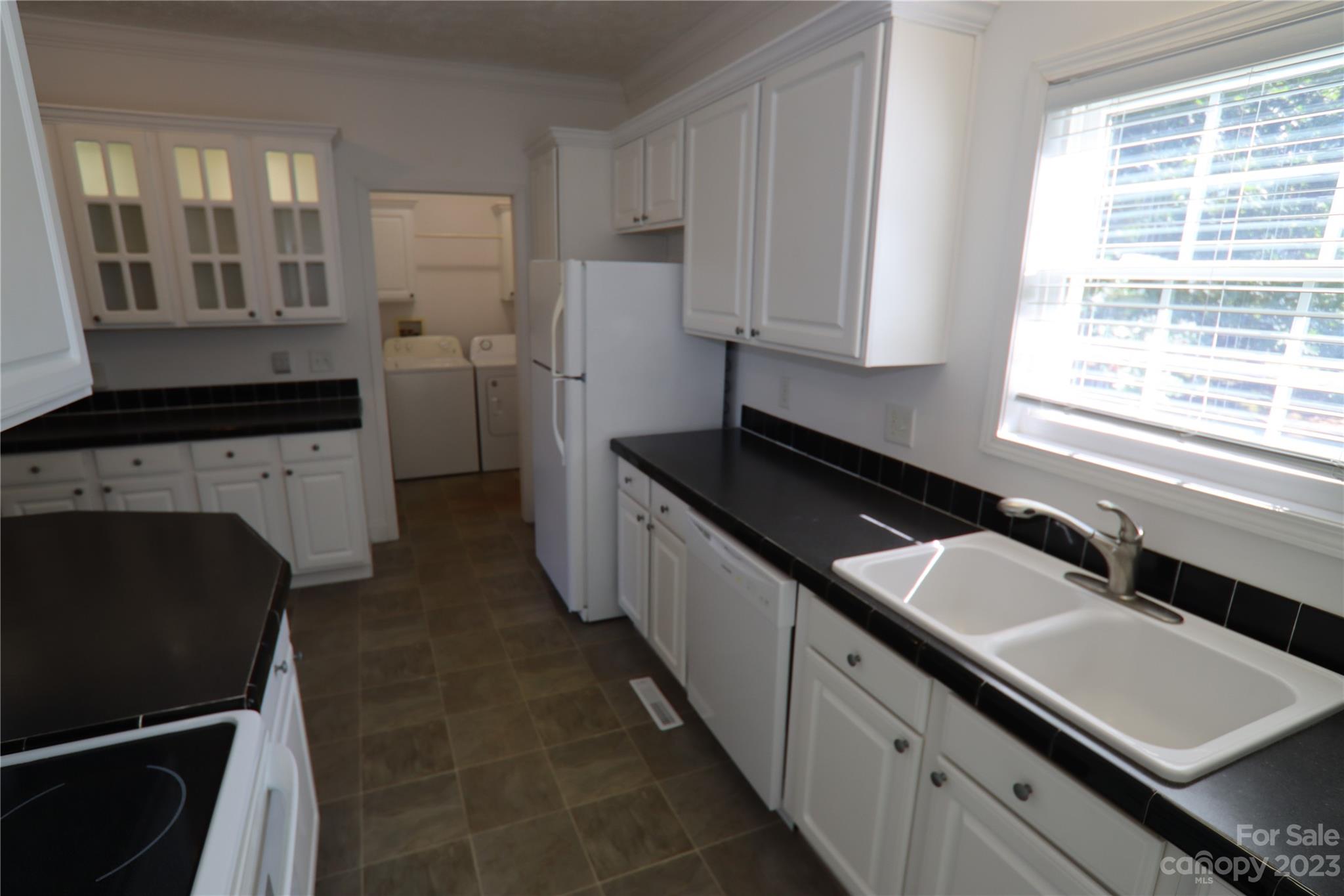 10737 Kingsview Drive Property Photo 12