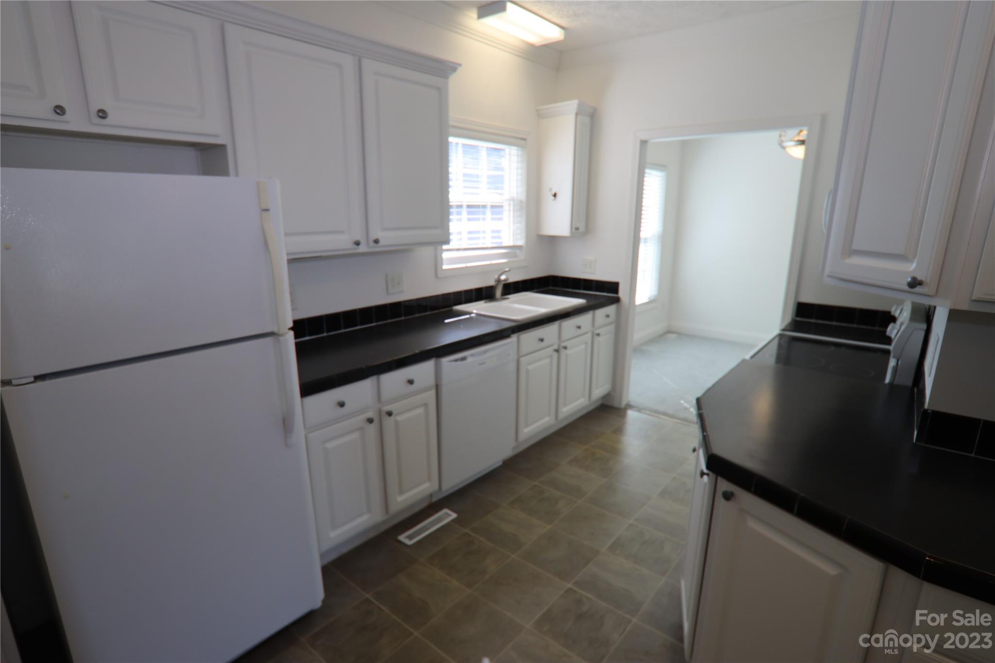 10737 Kingsview Drive Property Photo 13