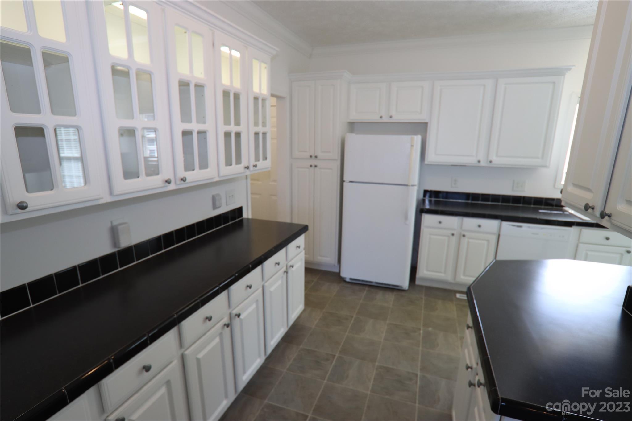 10737 Kingsview Drive Property Photo 14