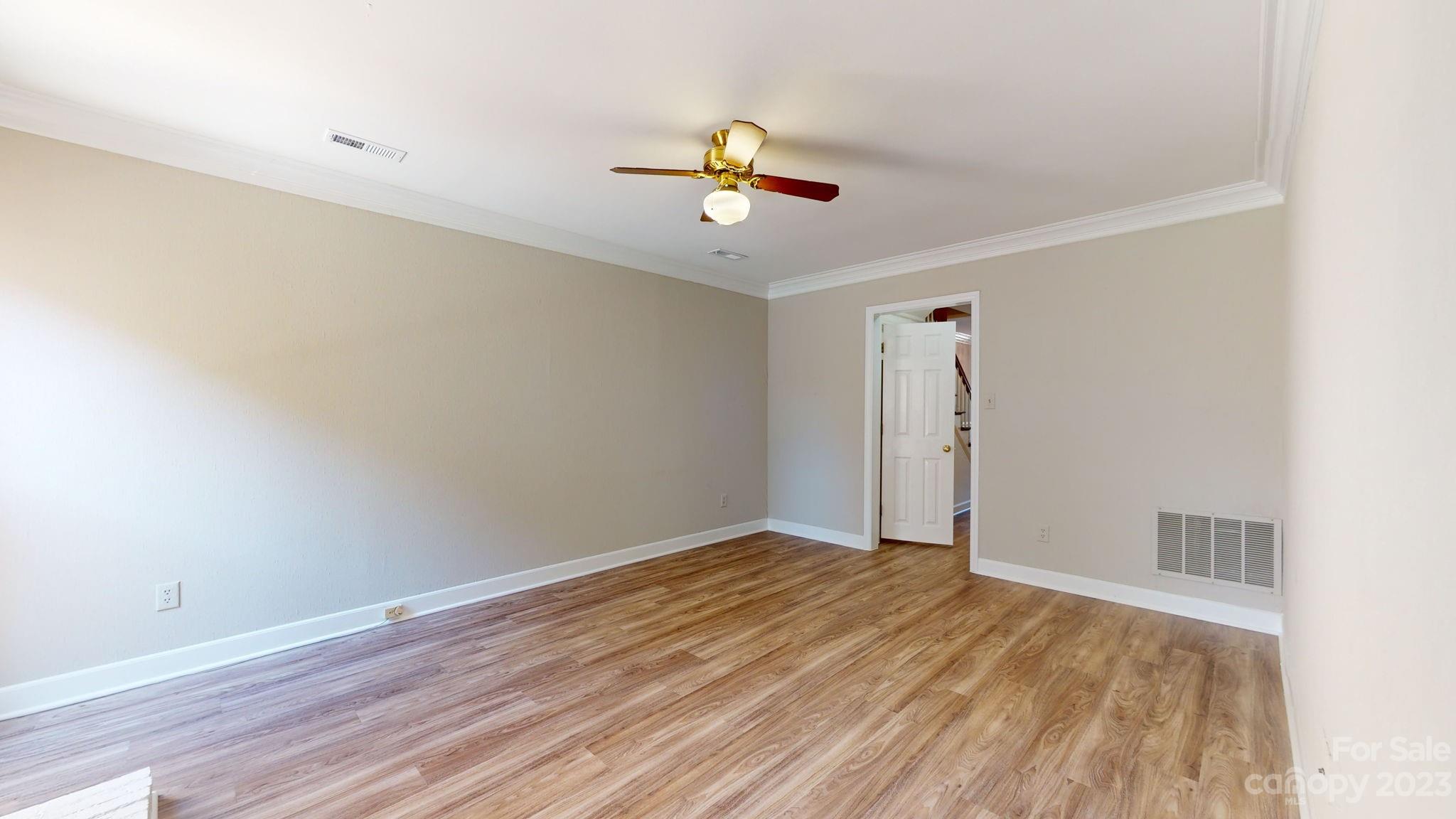 4351 Woodglen Lane Property Photo 14