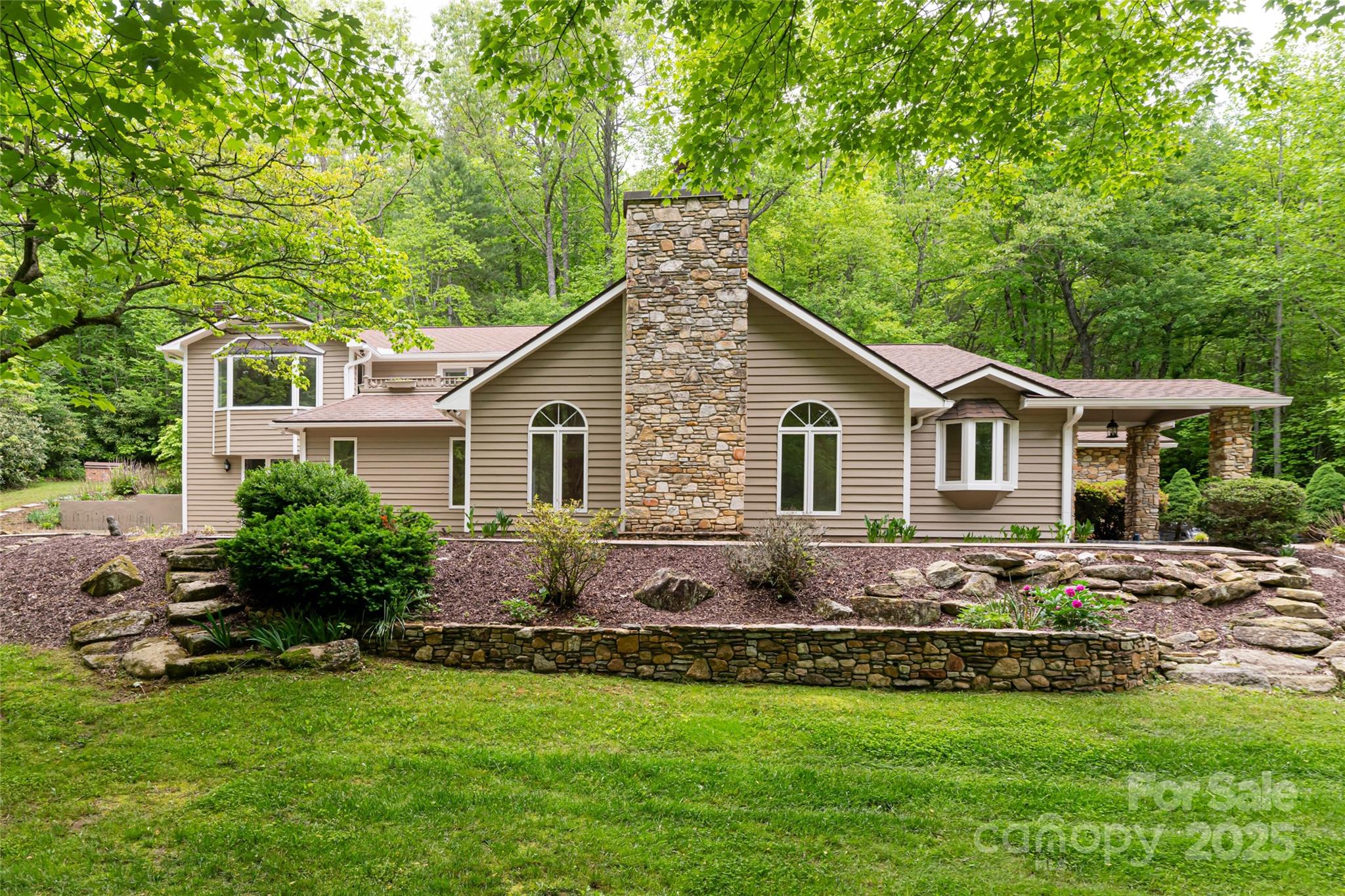 380 Old Powell Road Property Photo 1