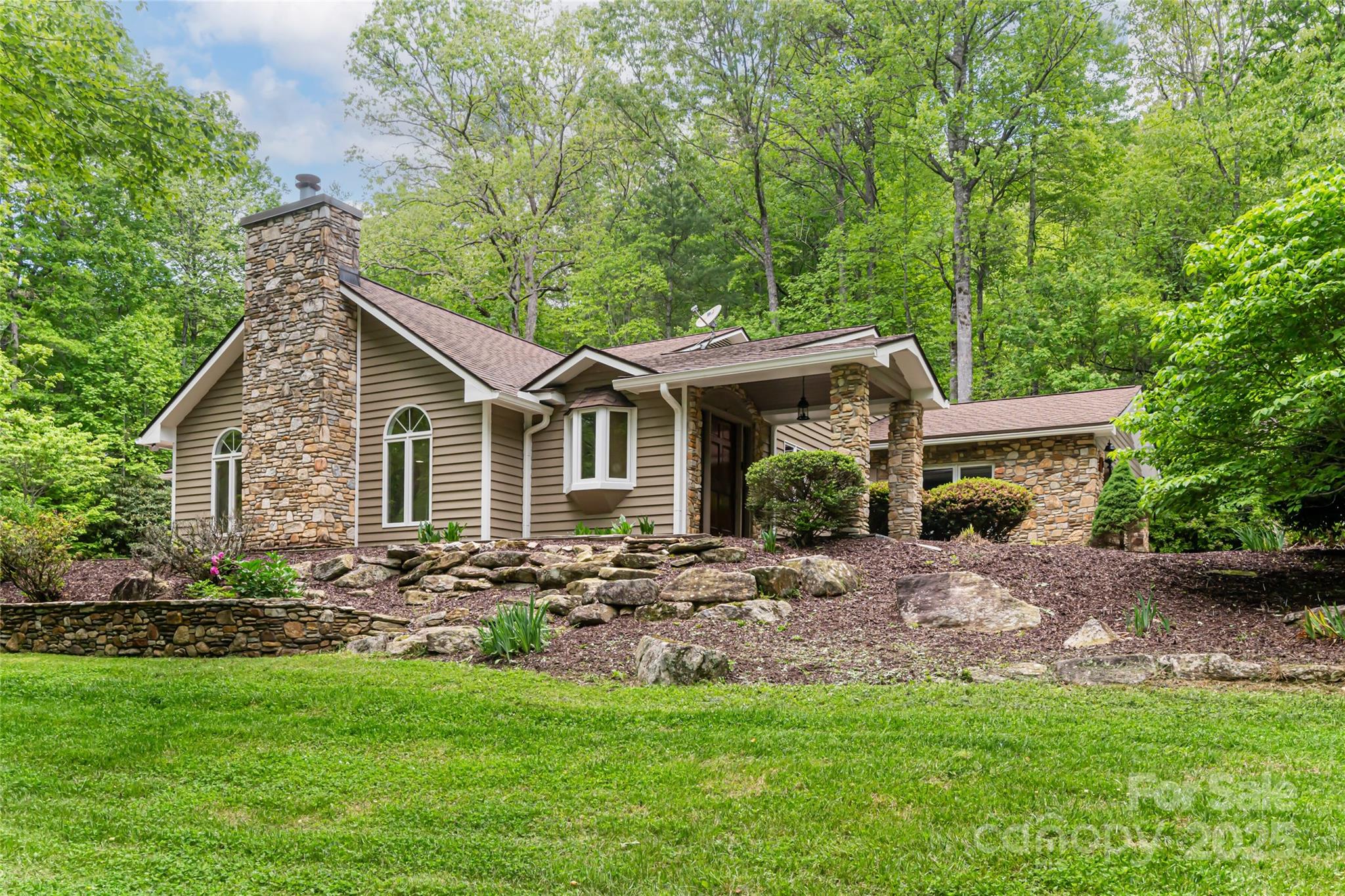 380 Old Powell Road Property Photo 4
