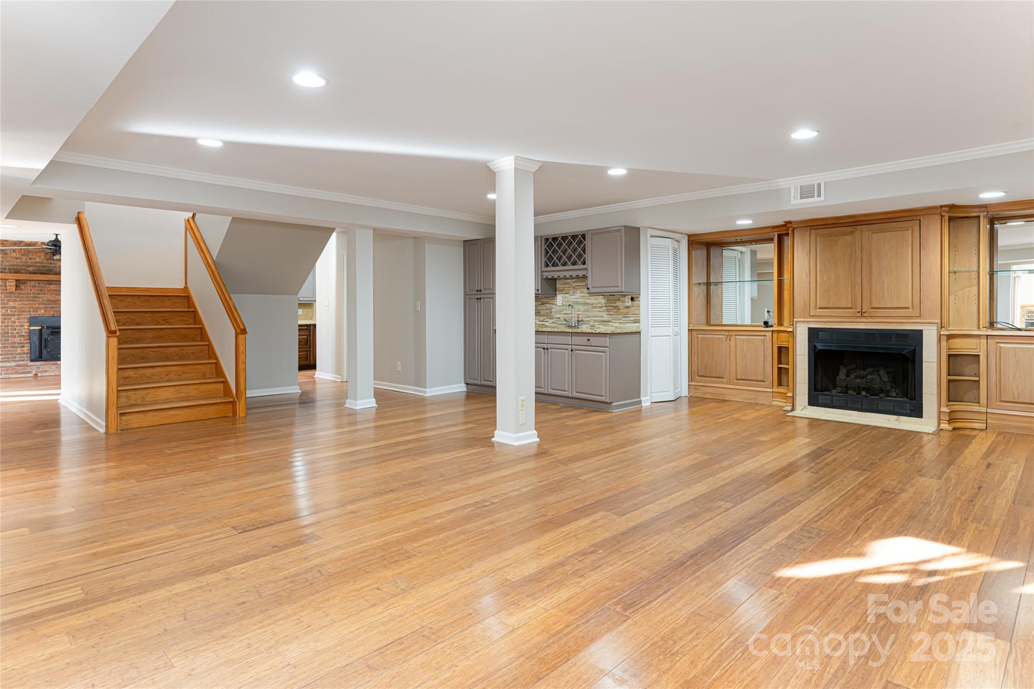 380 Old Powell Road Property Photo 17