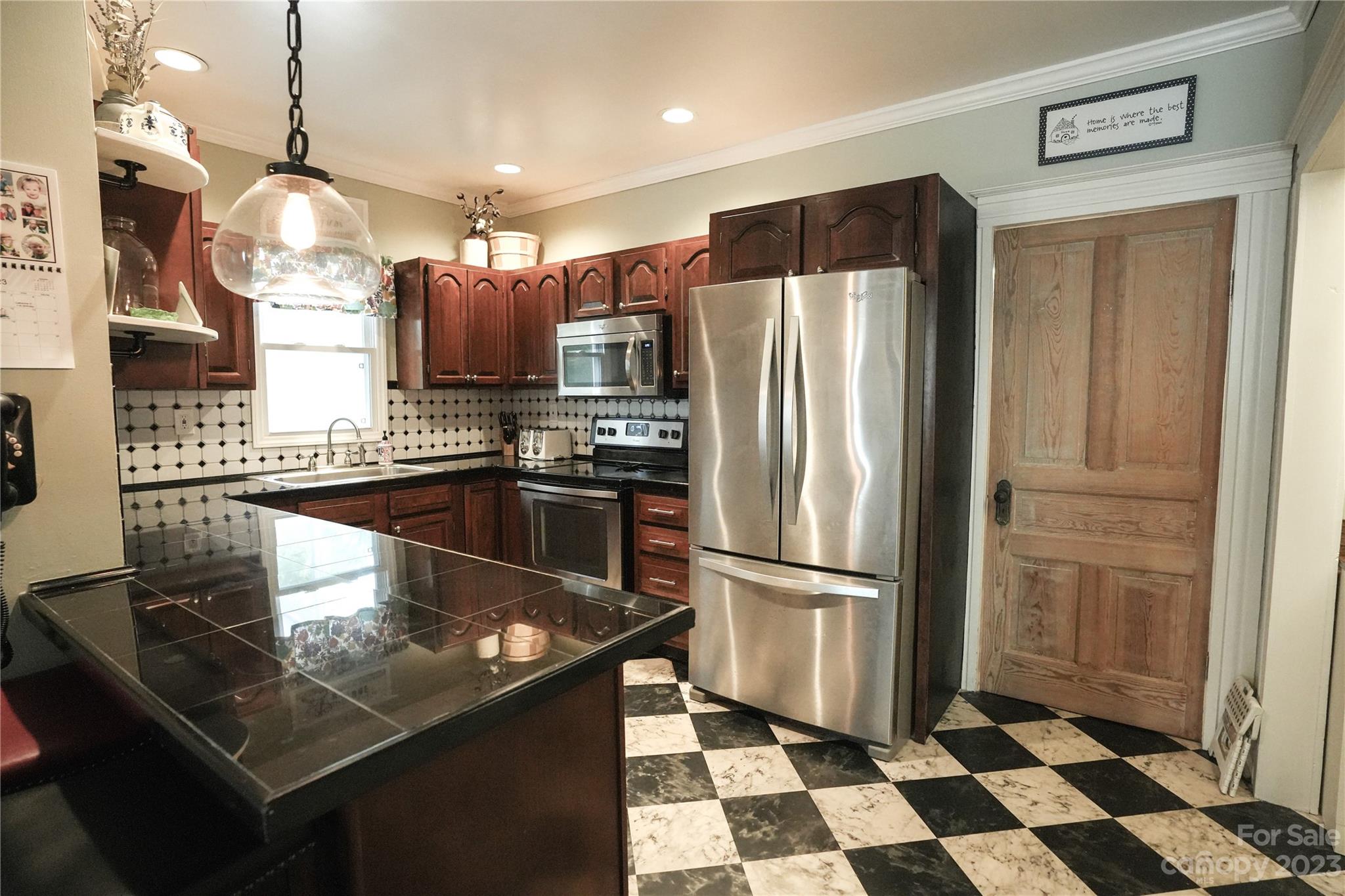 345 W Center Avenue Property Photo 4