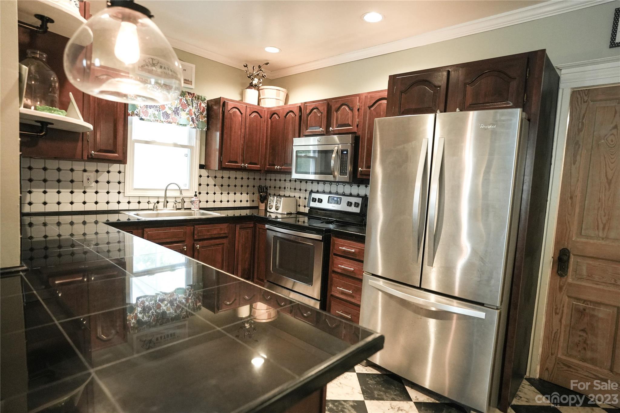 345 W Center Avenue Property Photo 6