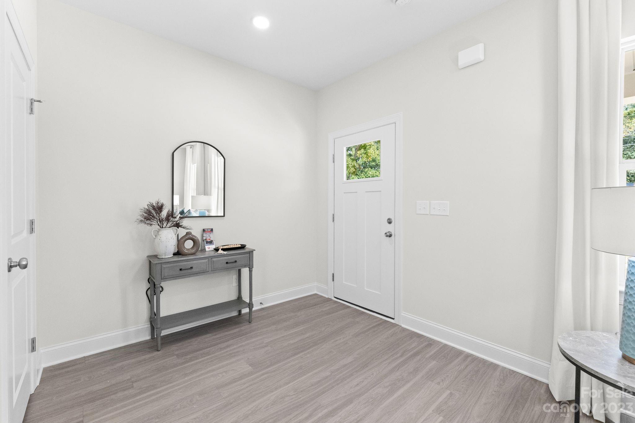 203 E Florida Avenue Property Photo 4