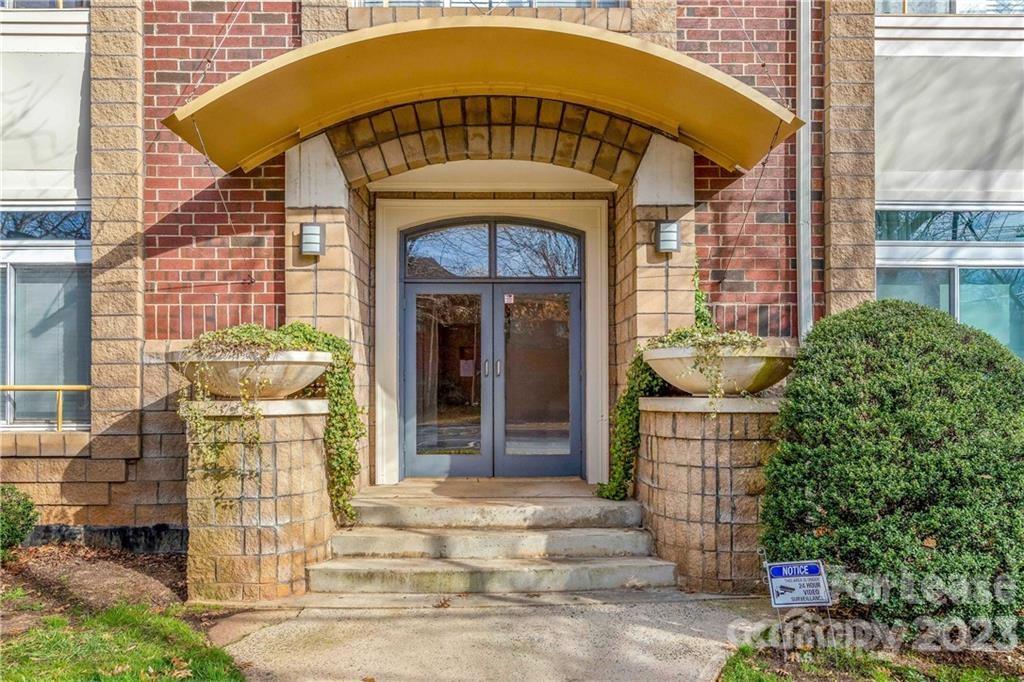 404 N Laurel Avenue 9 Property Photo 1