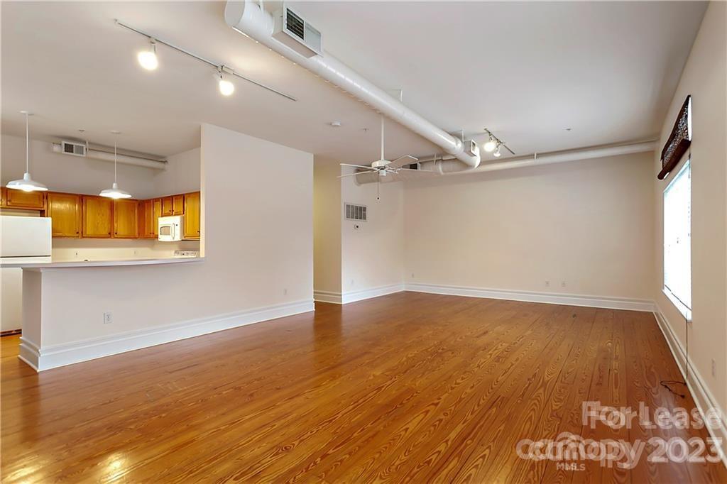 404 N Laurel Avenue 9 Property Photo 4