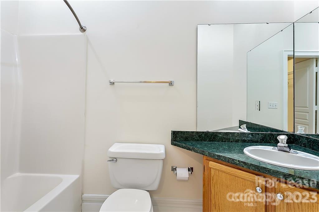 404 N Laurel Avenue 9 Property Photo 8