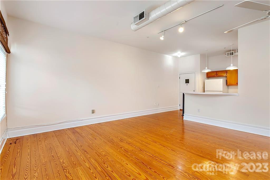 404 N Laurel Avenue 9 Property Photo 12