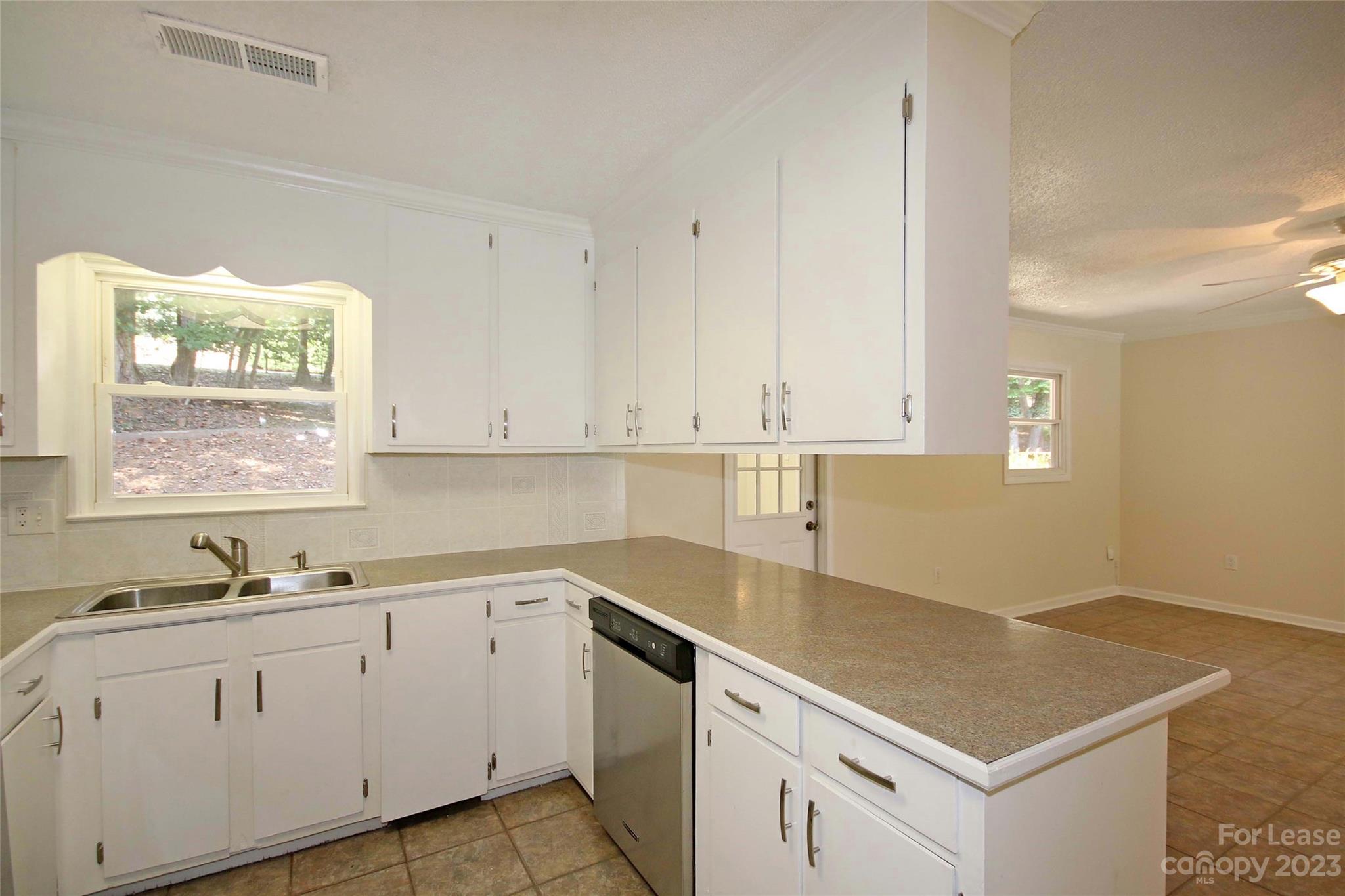 166 Lakeview Shores Loop Property Photo 13