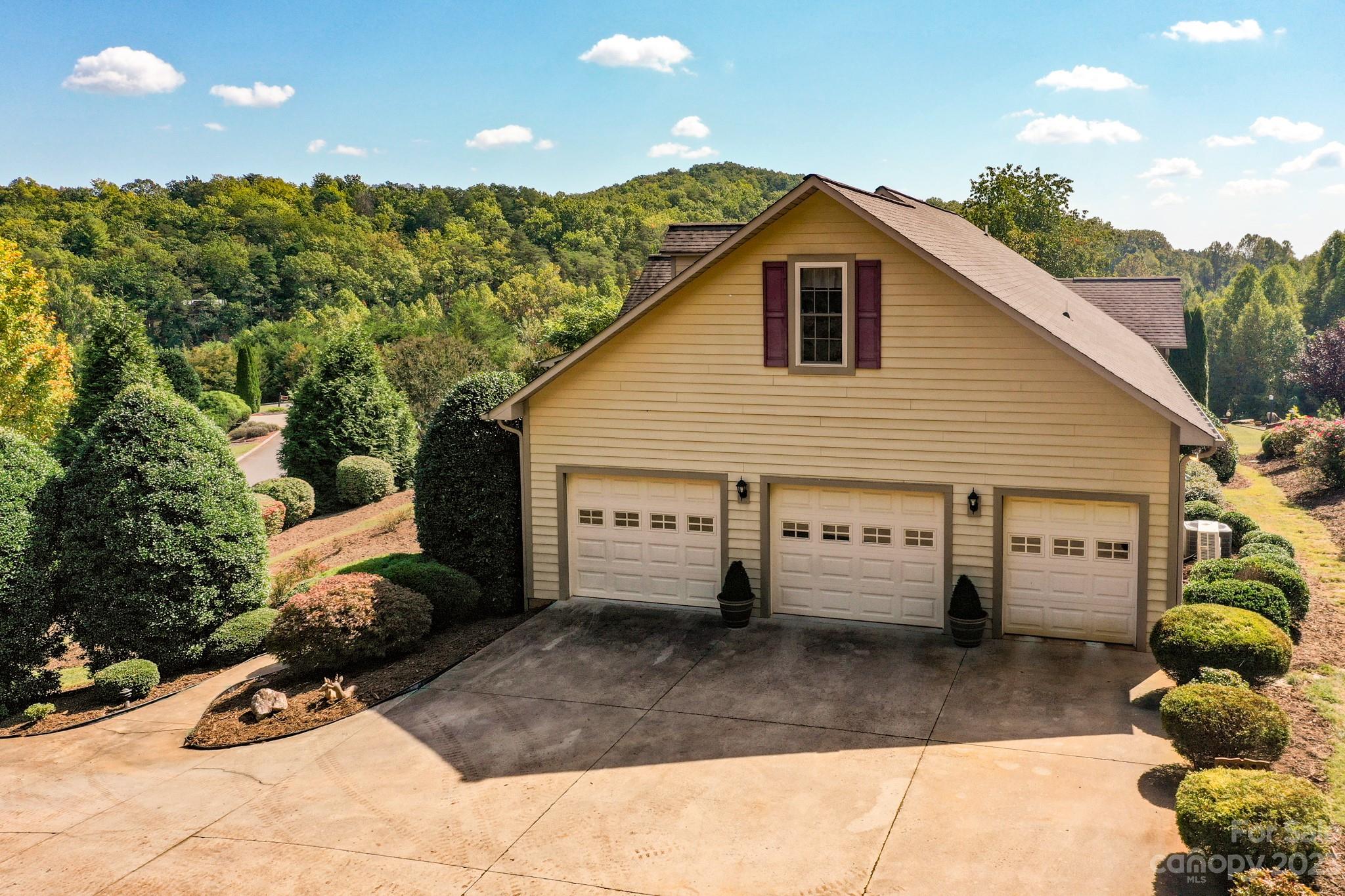 184 Knoll Court Property Photo 4