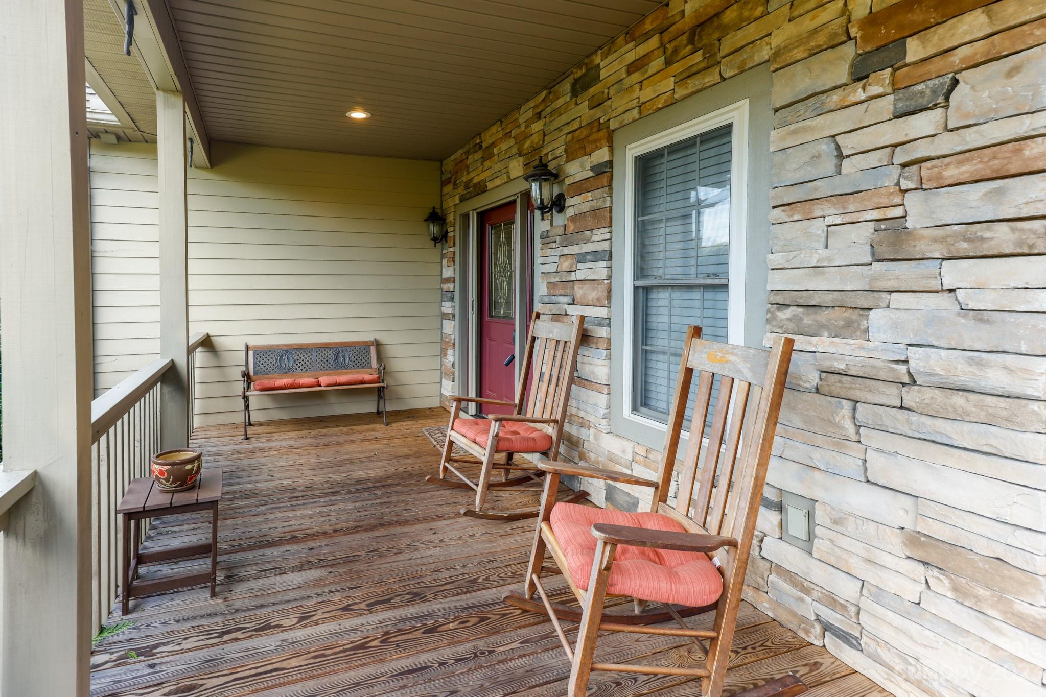 184 Knoll Court Property Photo 6