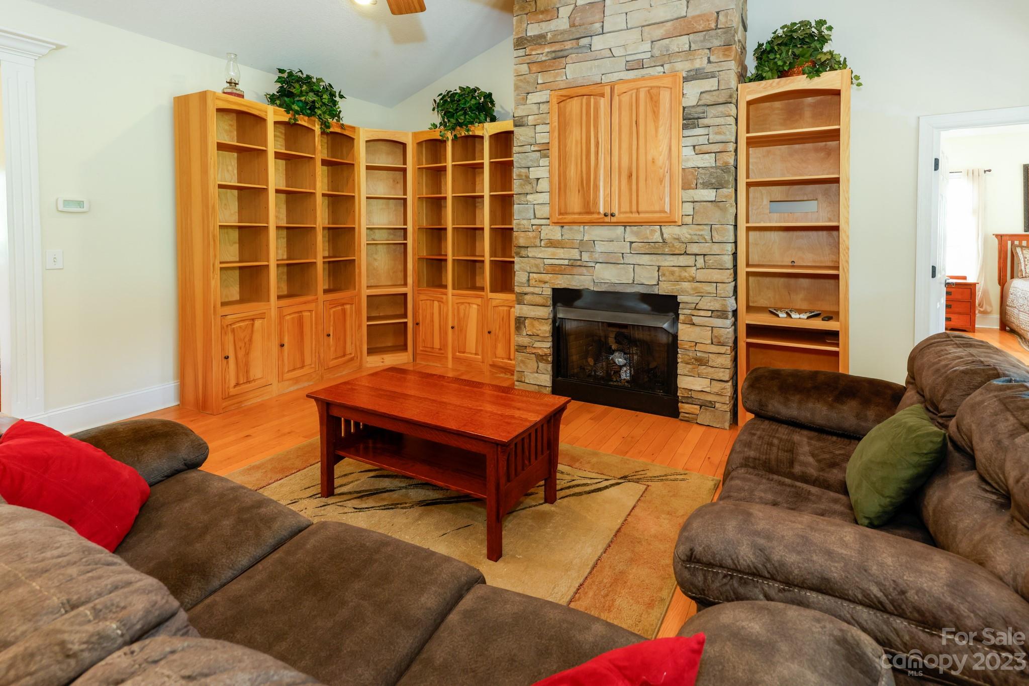 184 Knoll Court Property Photo 10