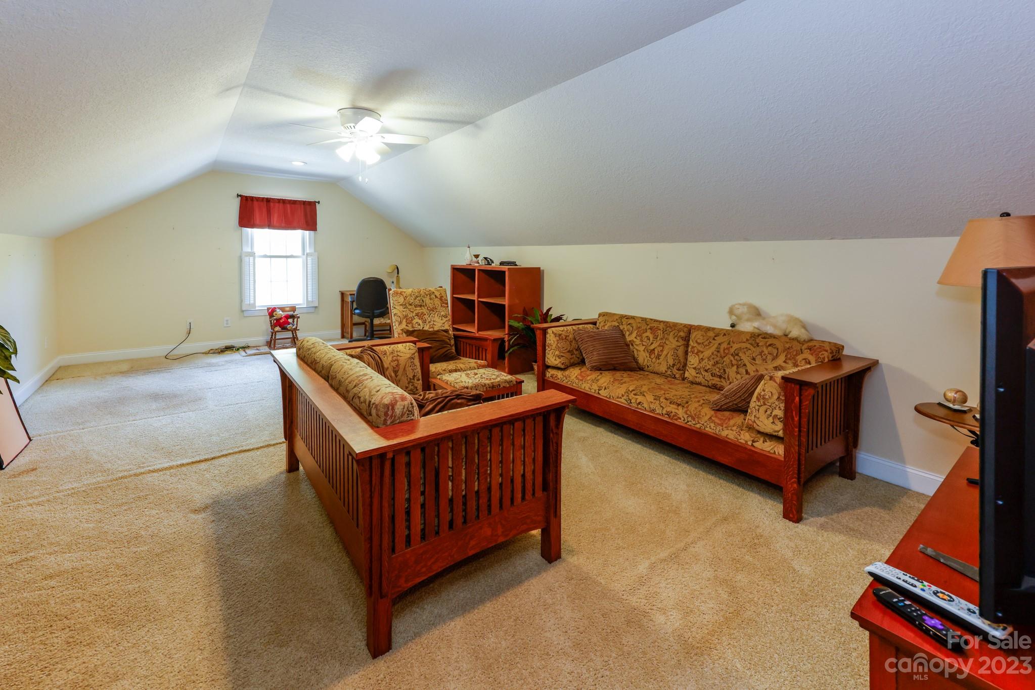 184 Knoll Court Property Photo 25