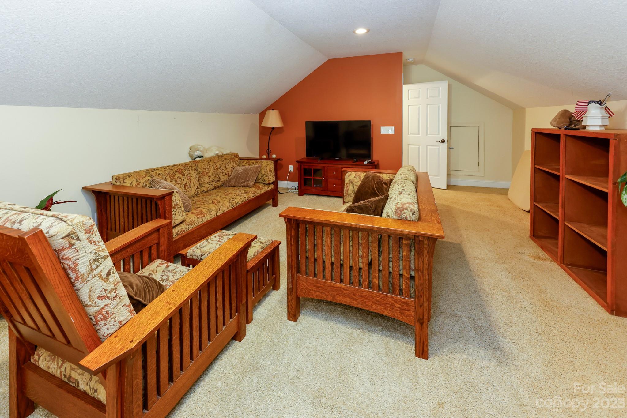 184 Knoll Court Property Photo 26