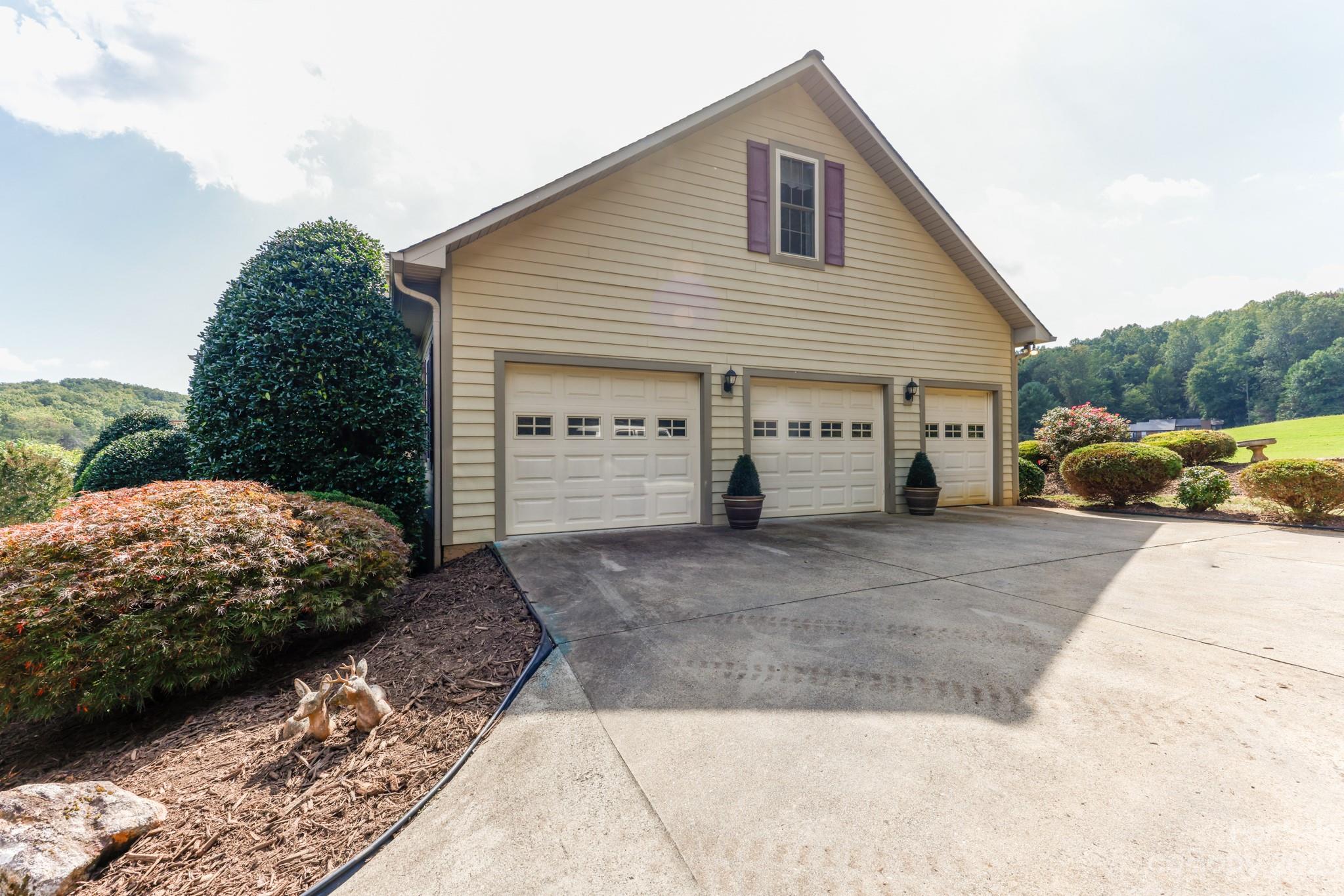 184 Knoll Court Property Photo 30