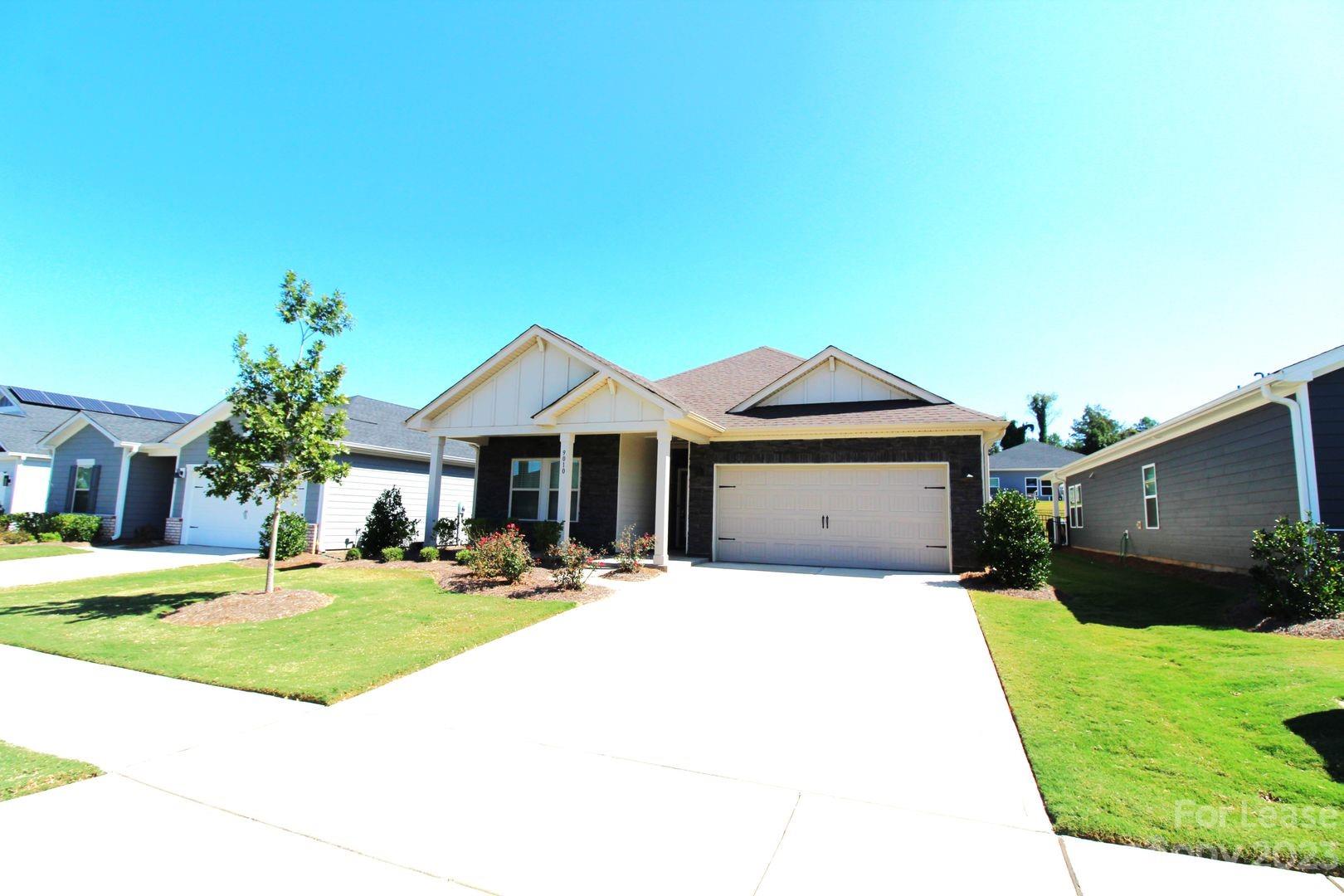 9010 Pennegrove Circle Property Photo 2