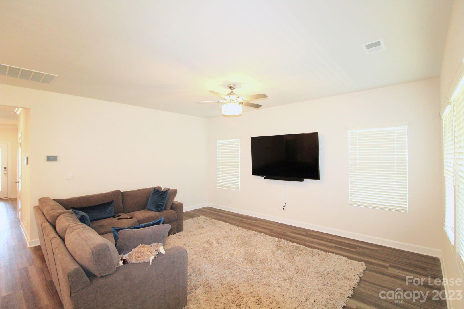 9010 Pennegrove Circle Property Photo 6