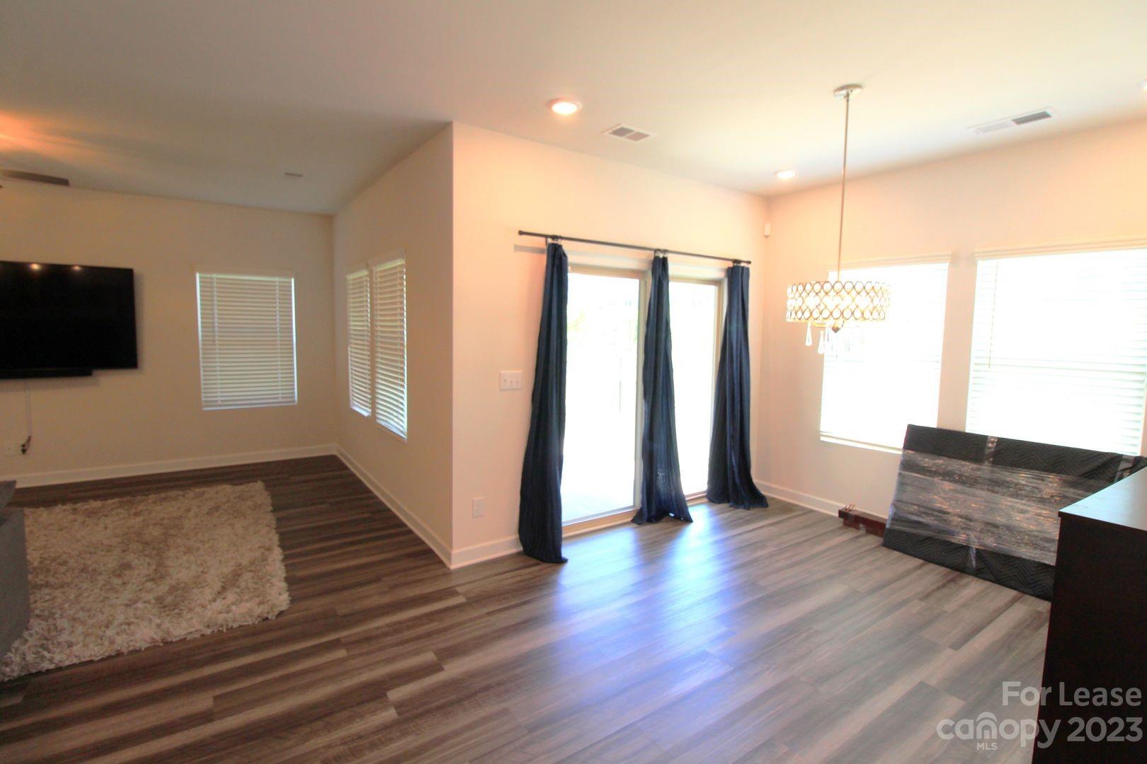 9010 Pennegrove Circle Property Photo 7