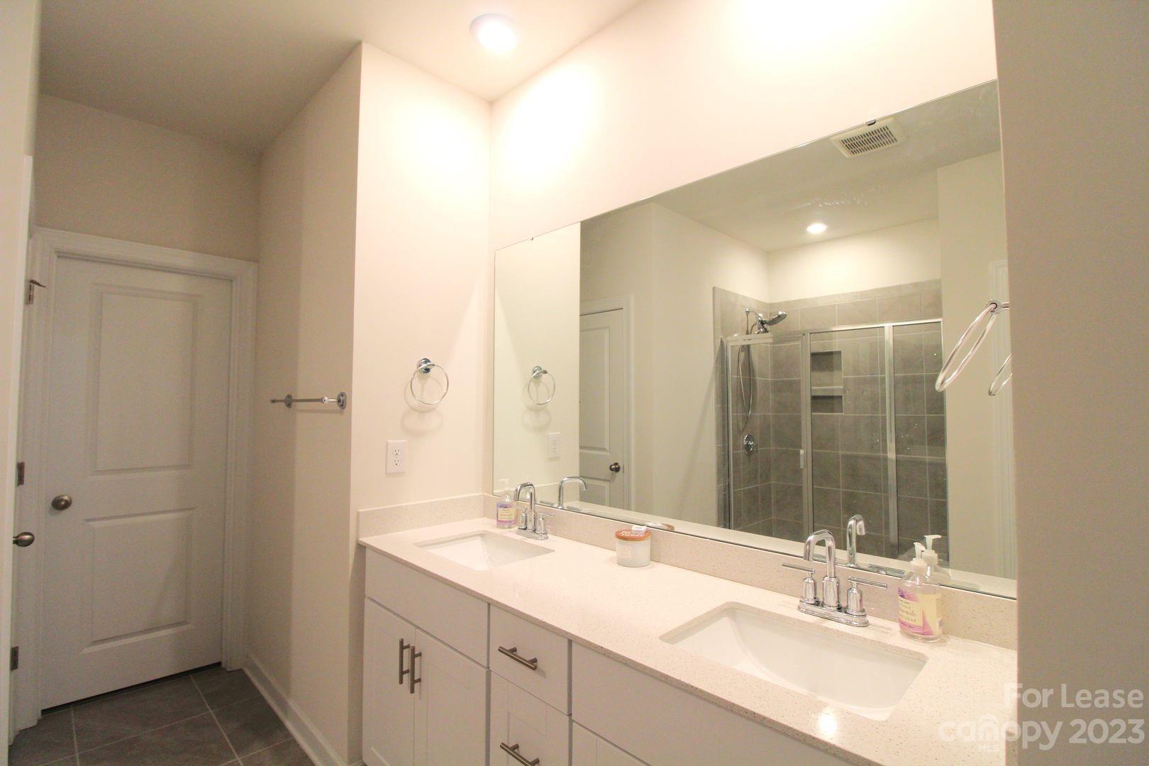9010 Pennegrove Circle Property Photo 10