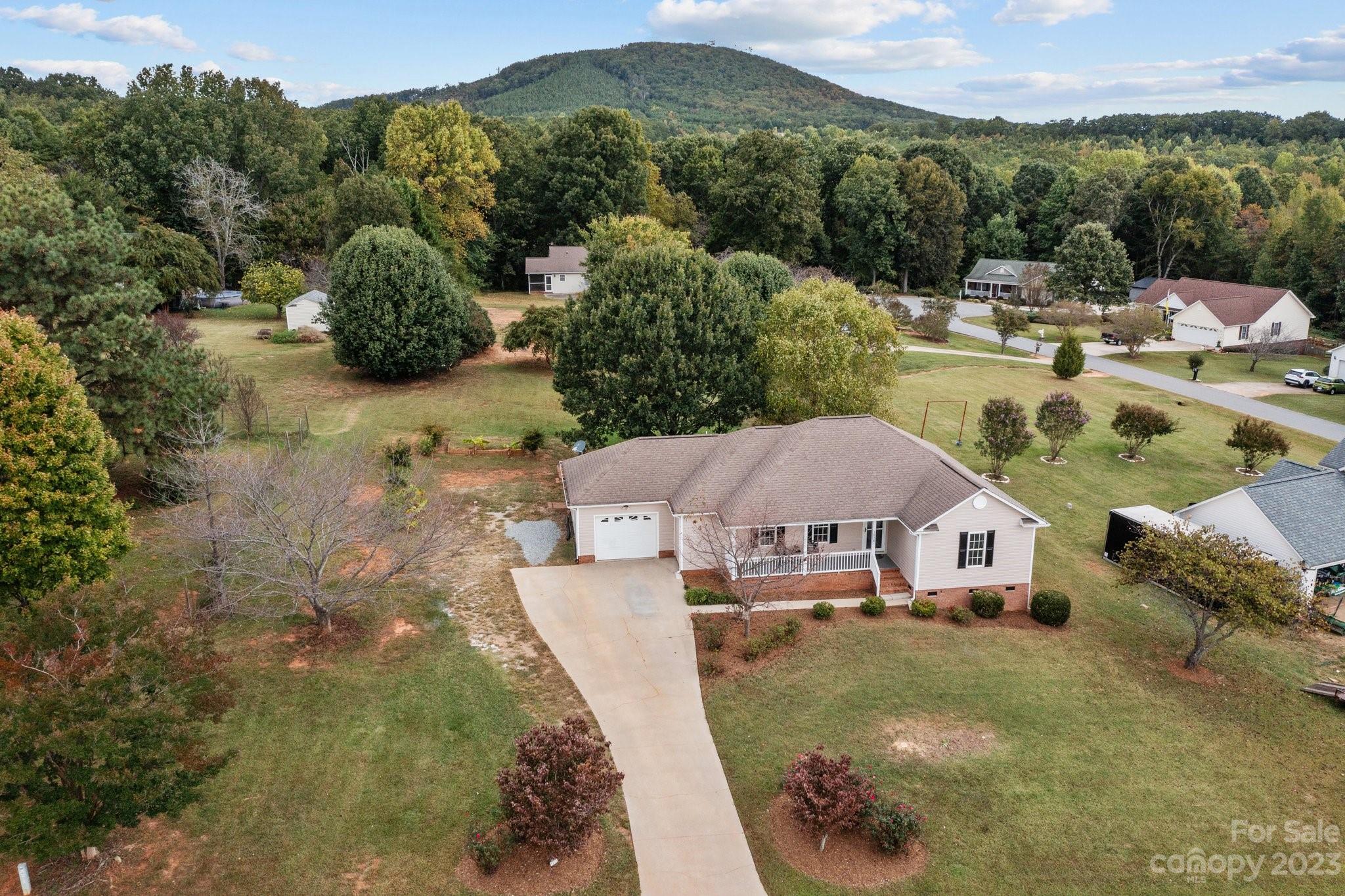 3858 Ashland Drive Property Photo 2