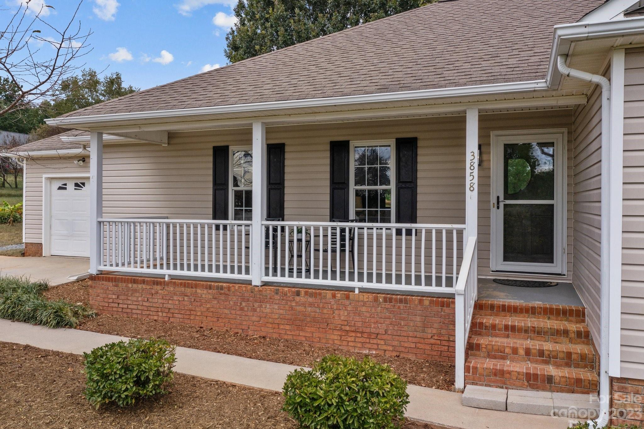 3858 Ashland Drive Property Photo 4