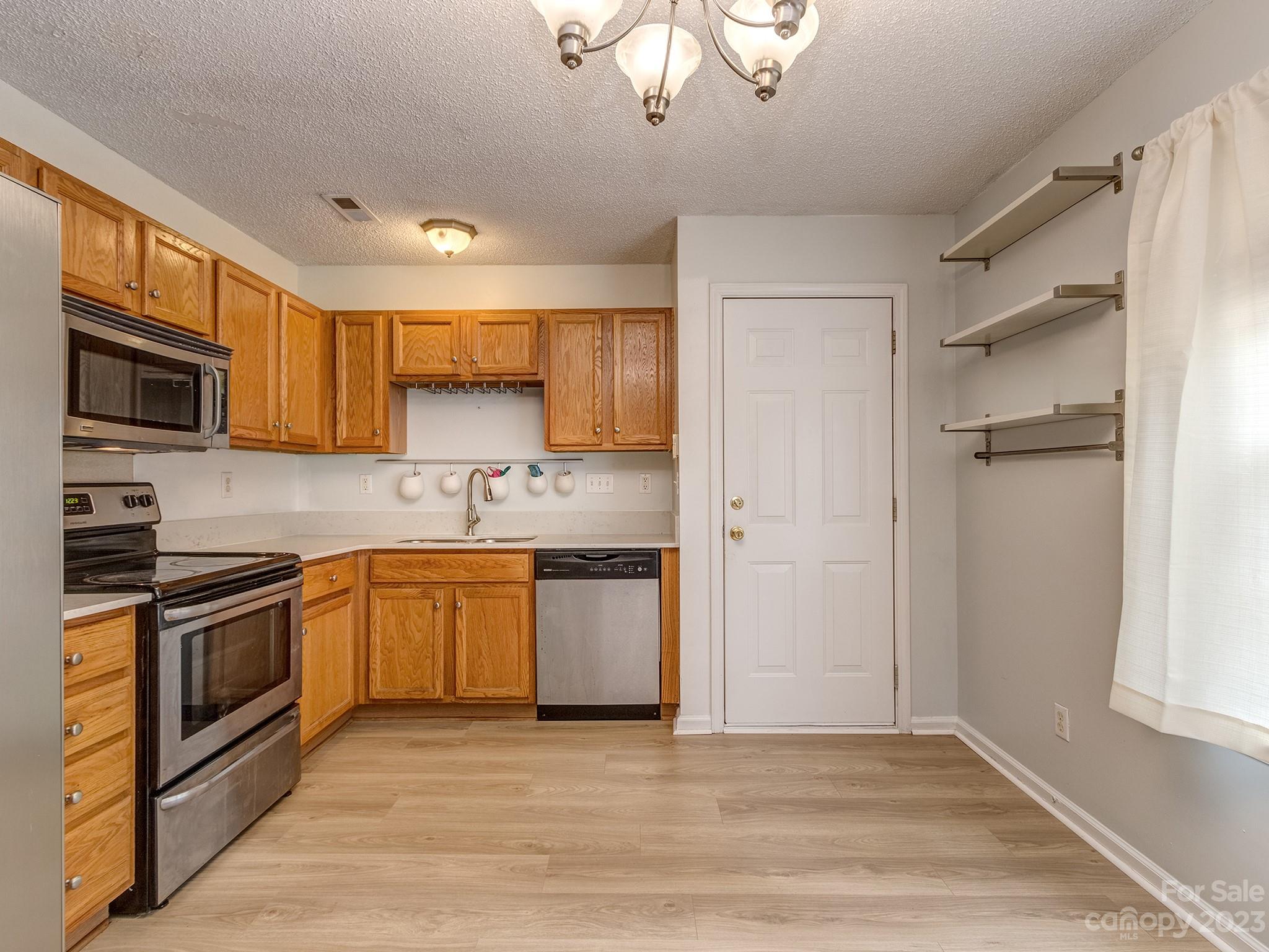 8328 Highlander Court Property Photo 4