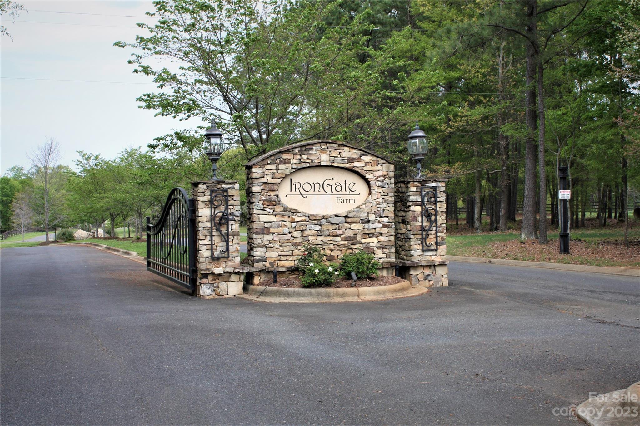844 Bellegray Road 16 Property Photo 1