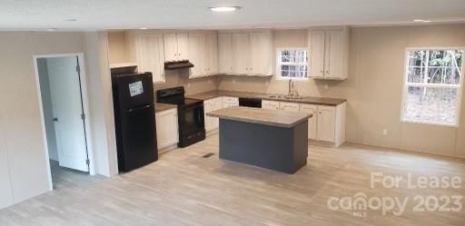 694 Whitesides Road Property Photo 3