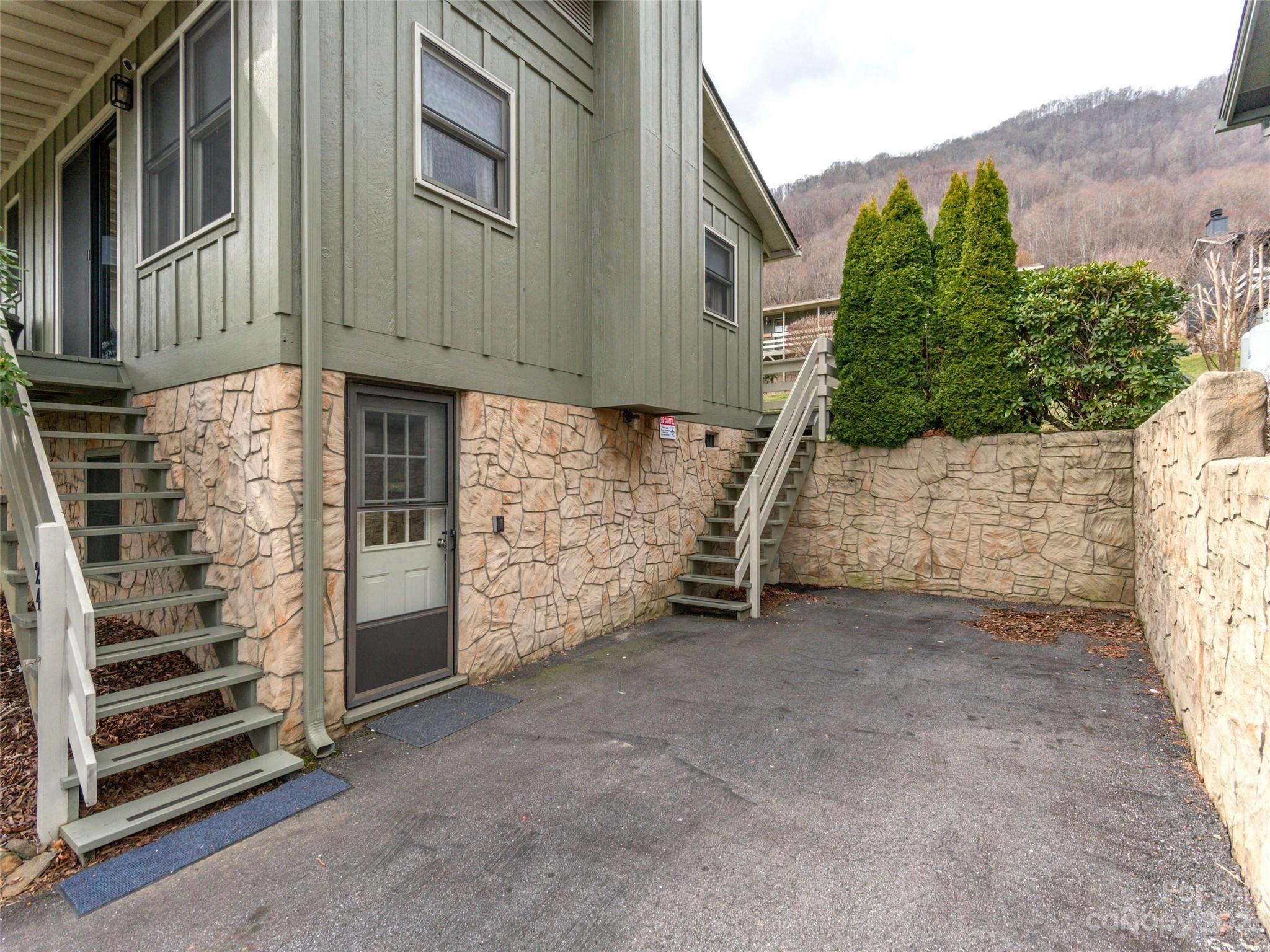 24 Slate Lane Property Photo 5