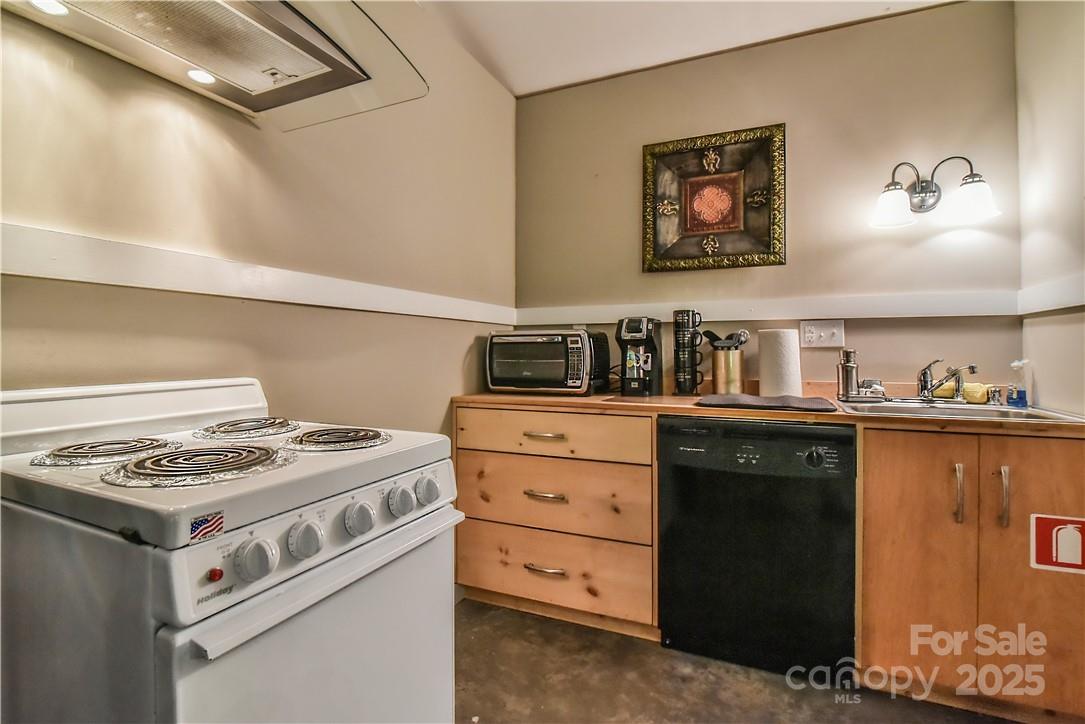 543 College Street Property Photo 10