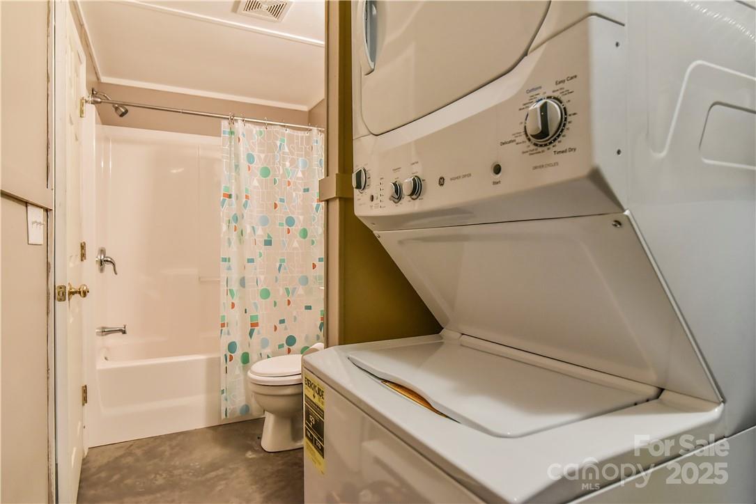 543 College Street Property Photo 11