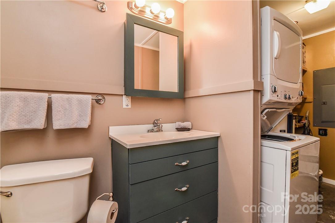 543 College Street Property Photo 12