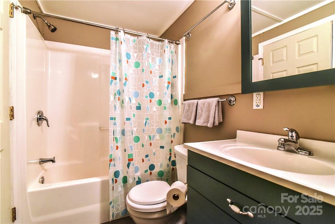 543 College Street Property Photo 13
