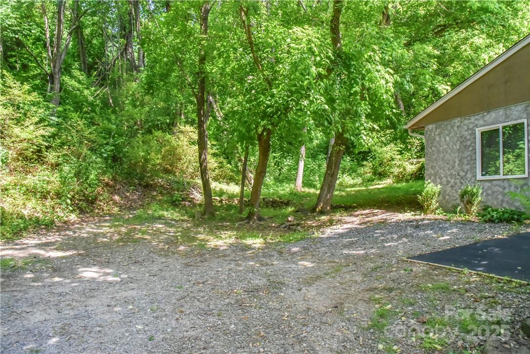543 College Street Property Photo 14