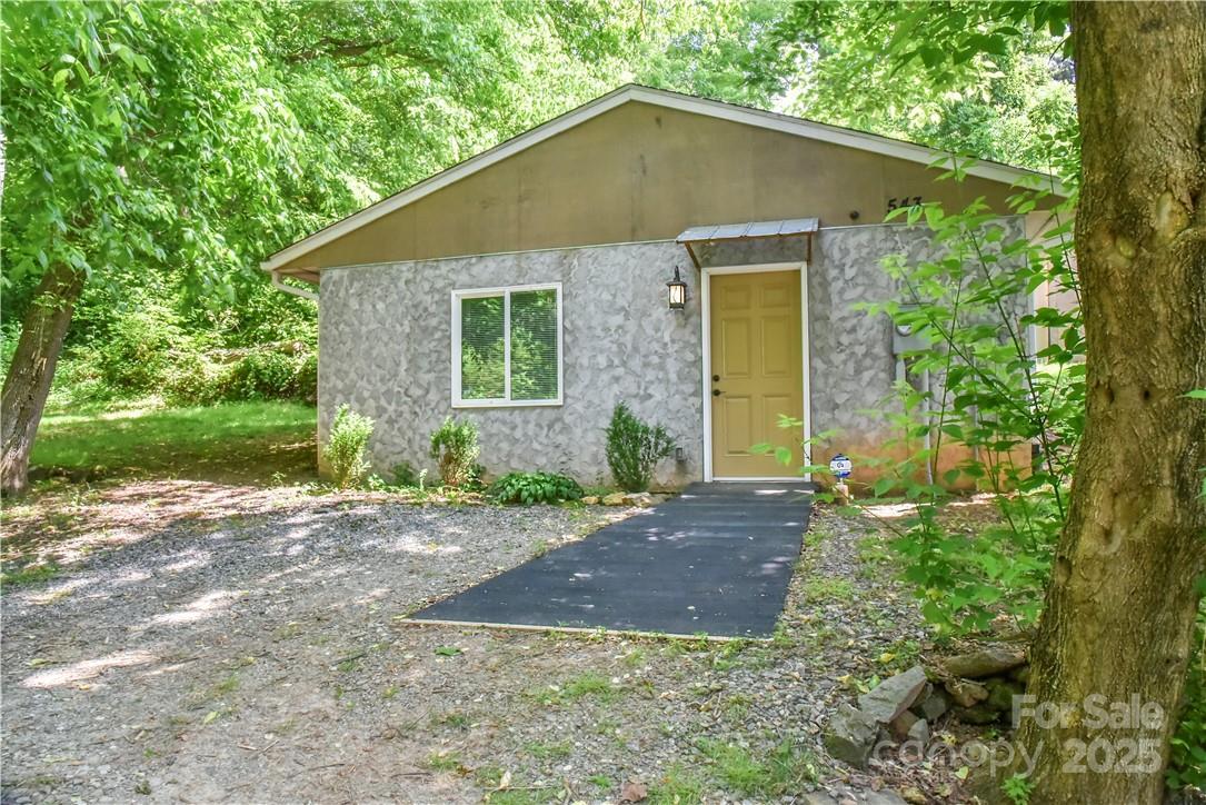 543 College Street Property Photo 16