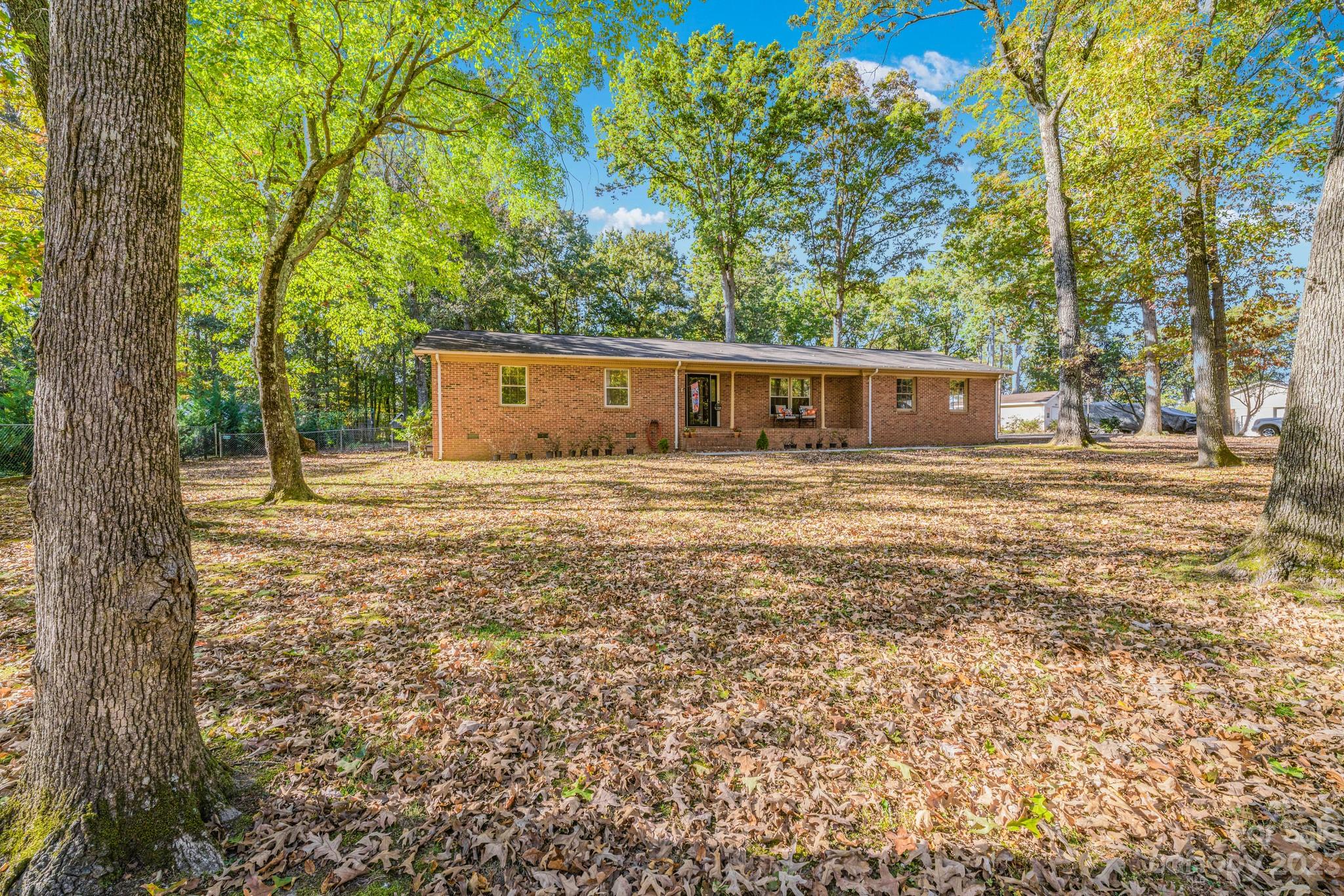 2907 Northwood Drive Property Photo 2