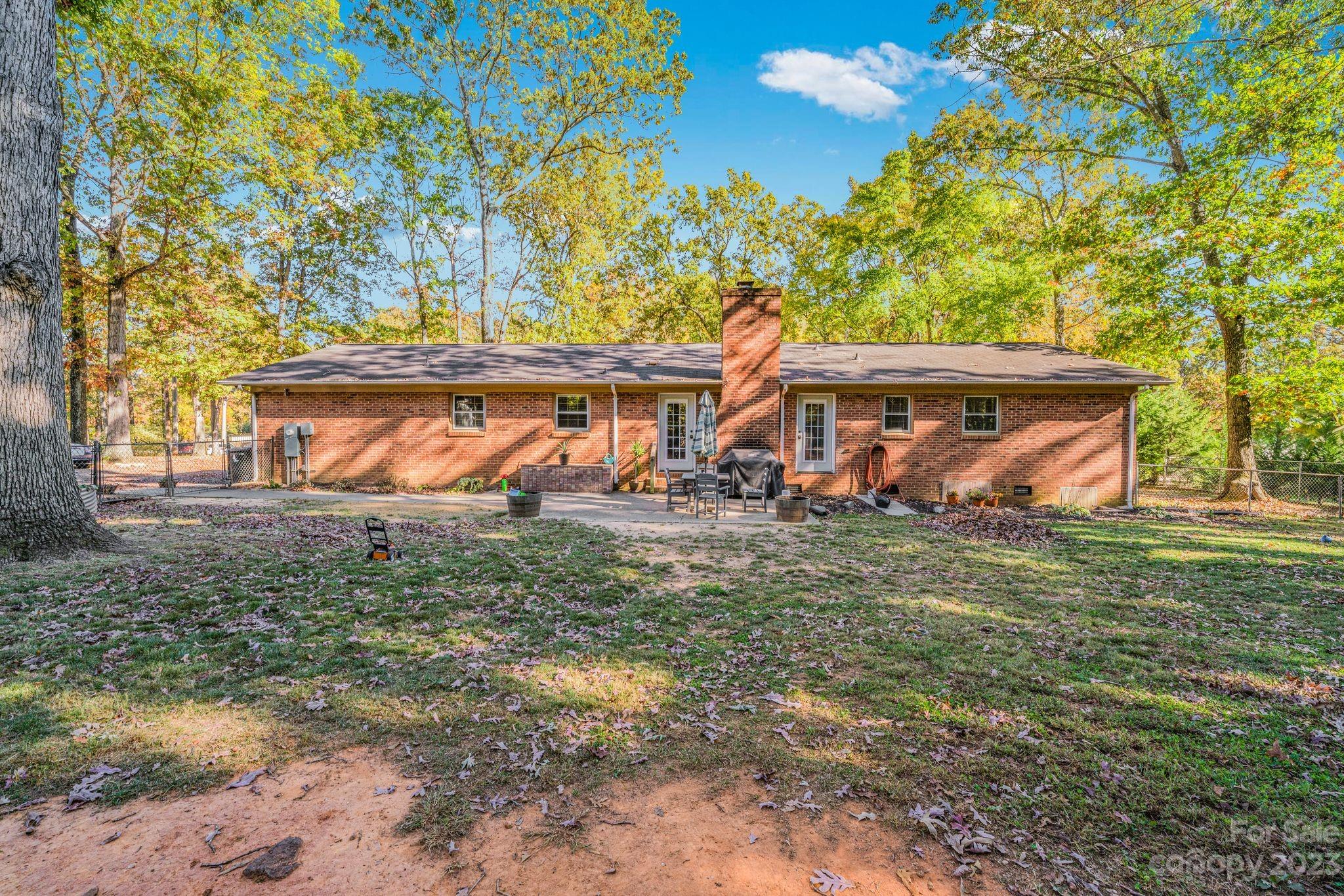 2907 Northwood Drive Property Photo 3