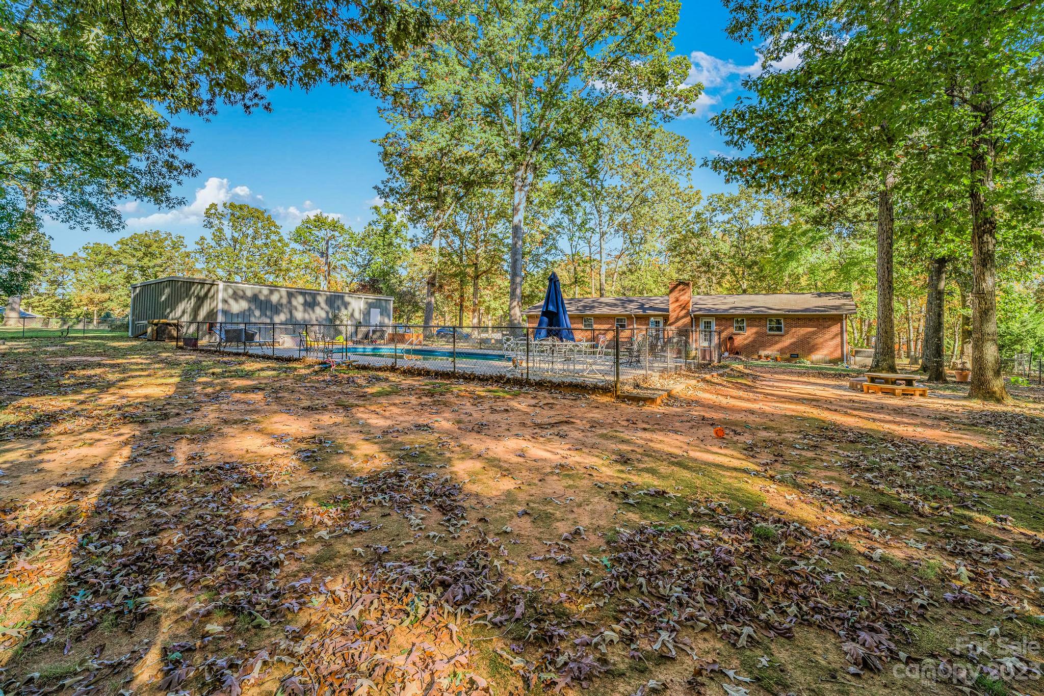 2907 Northwood Drive Property Photo 4