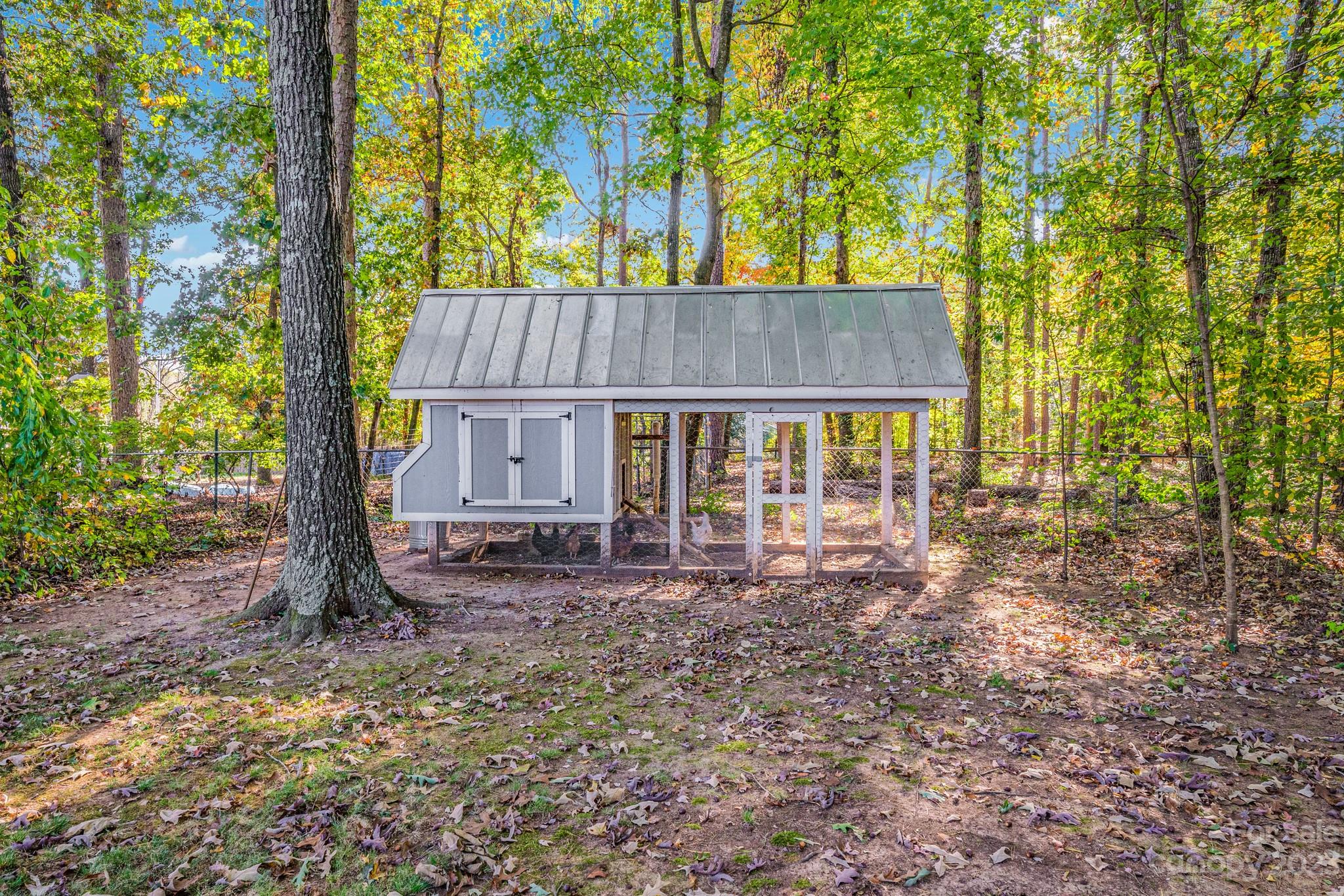 2907 Northwood Drive Property Photo 6